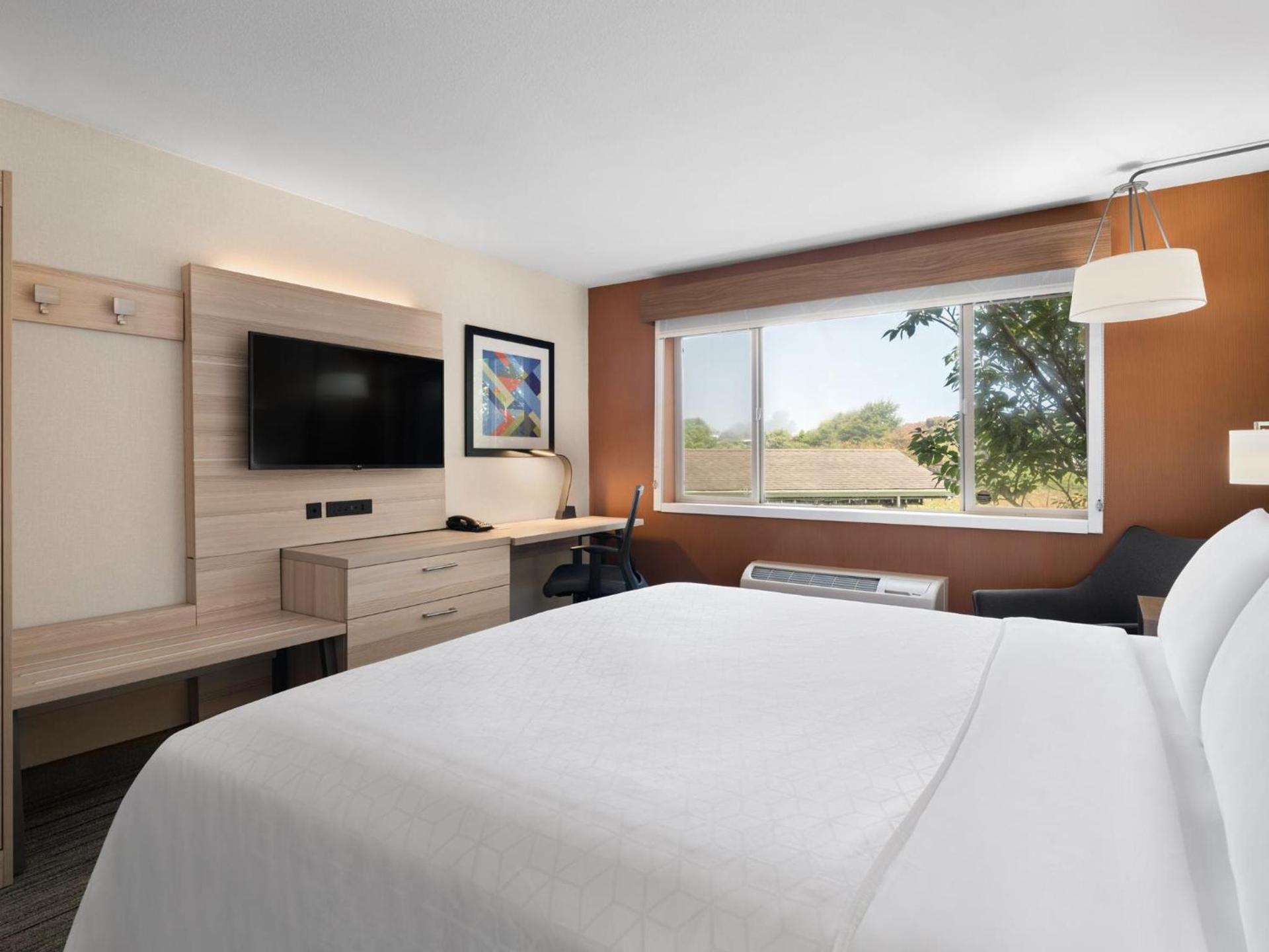 Holiday Inn Express Fort Bragg by IHG photo 52
