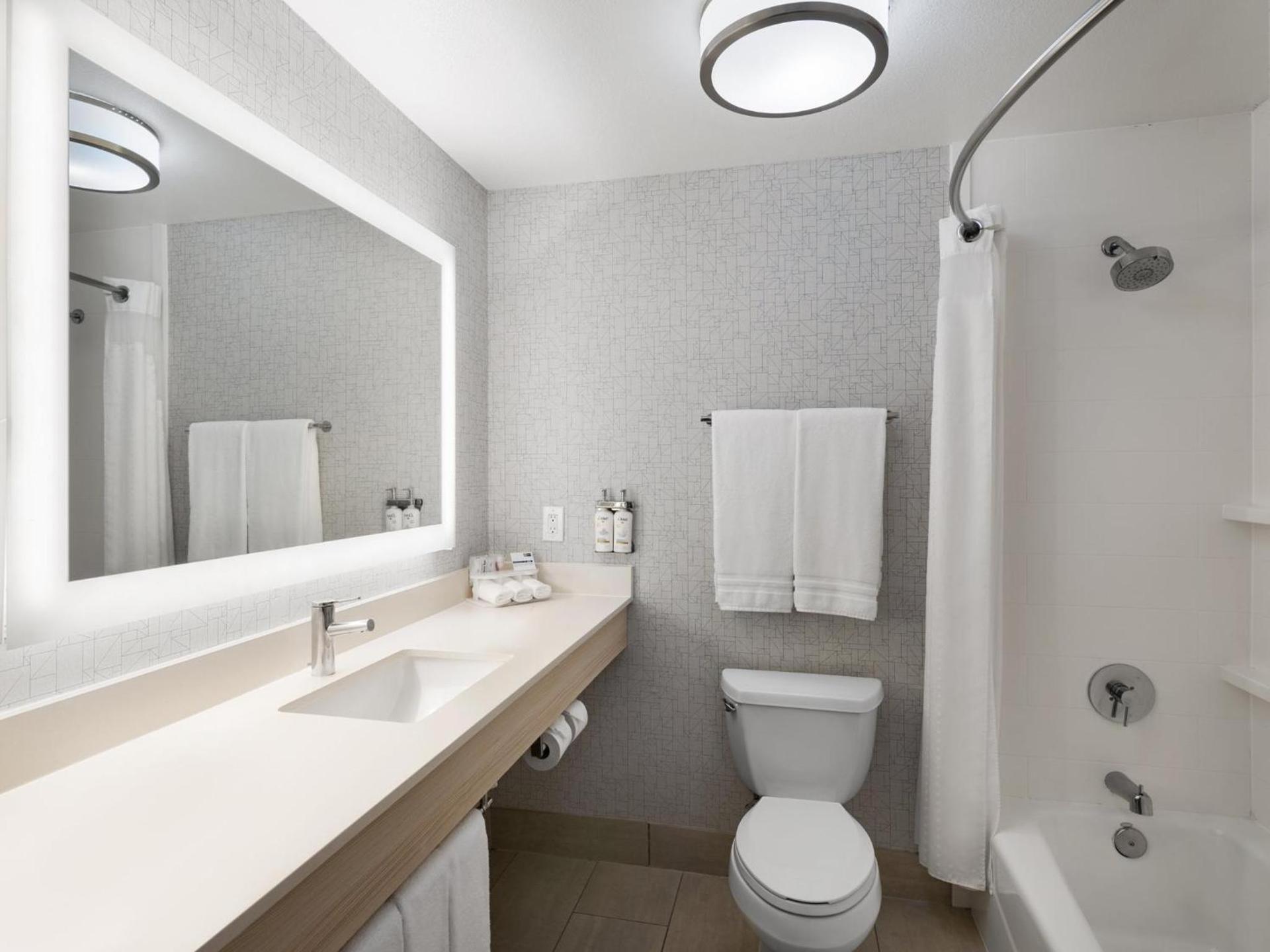 Holiday Inn Express Fort Bragg by IHG photo 22