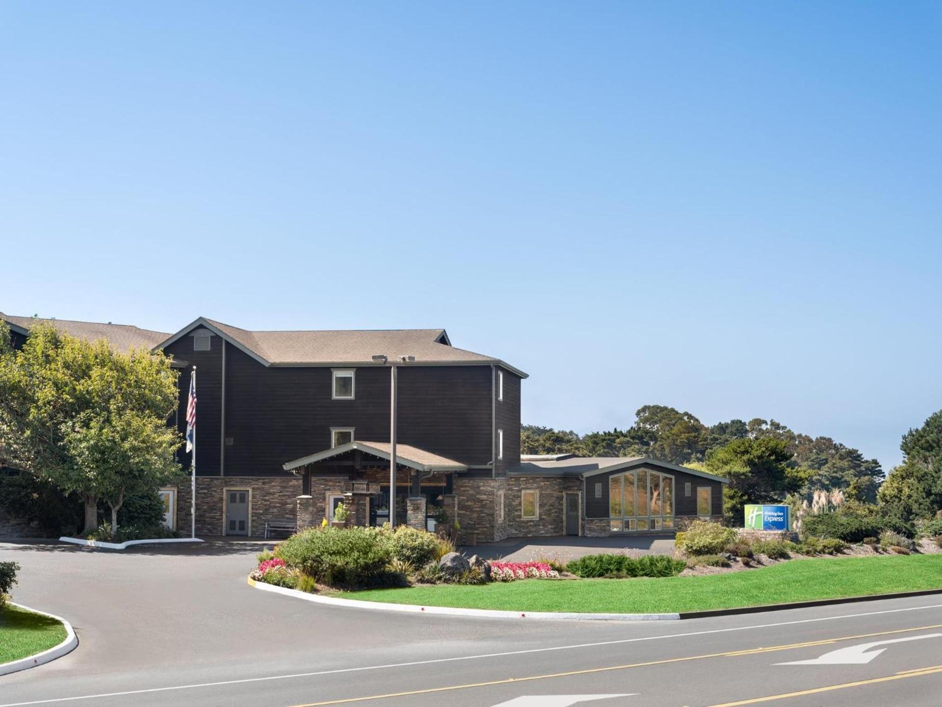 Holiday Inn Express Fort Bragg by IHG photo 1