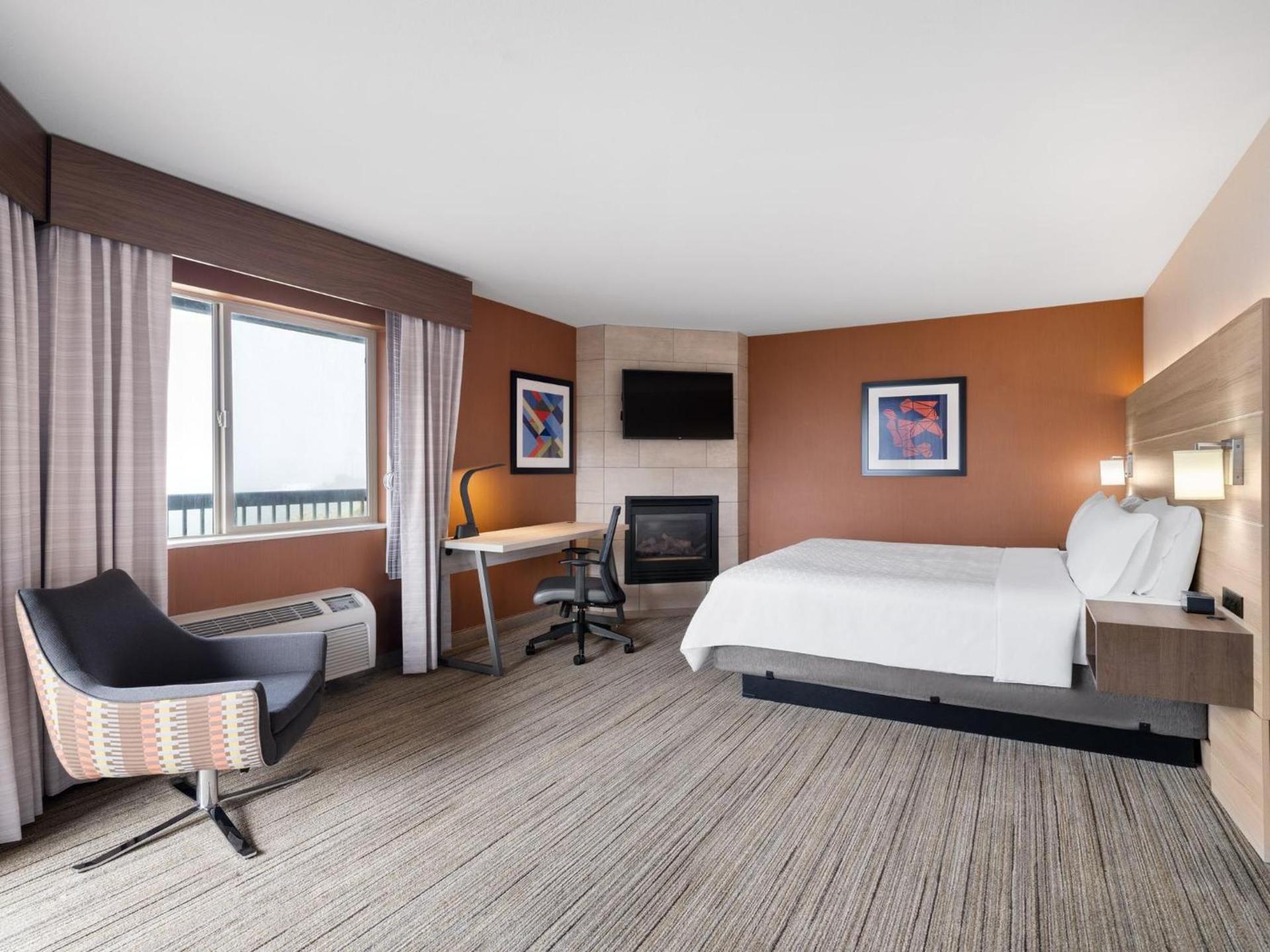 Holiday Inn Express Fort Bragg by IHG photo 47