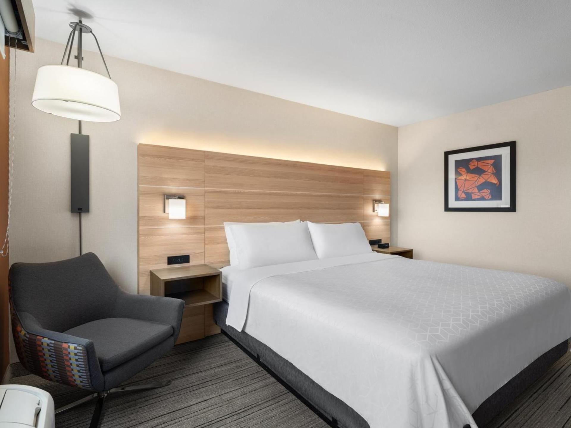 Holiday Inn Express Fort Bragg by IHG photo 51