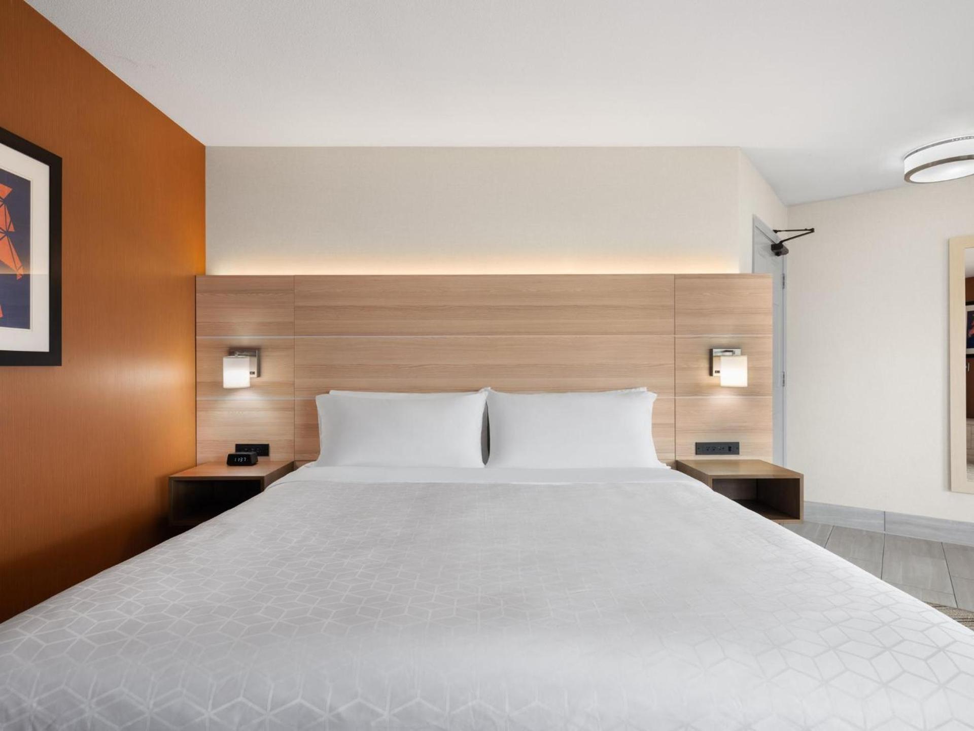 Holiday Inn Express Fort Bragg by IHG photo 44