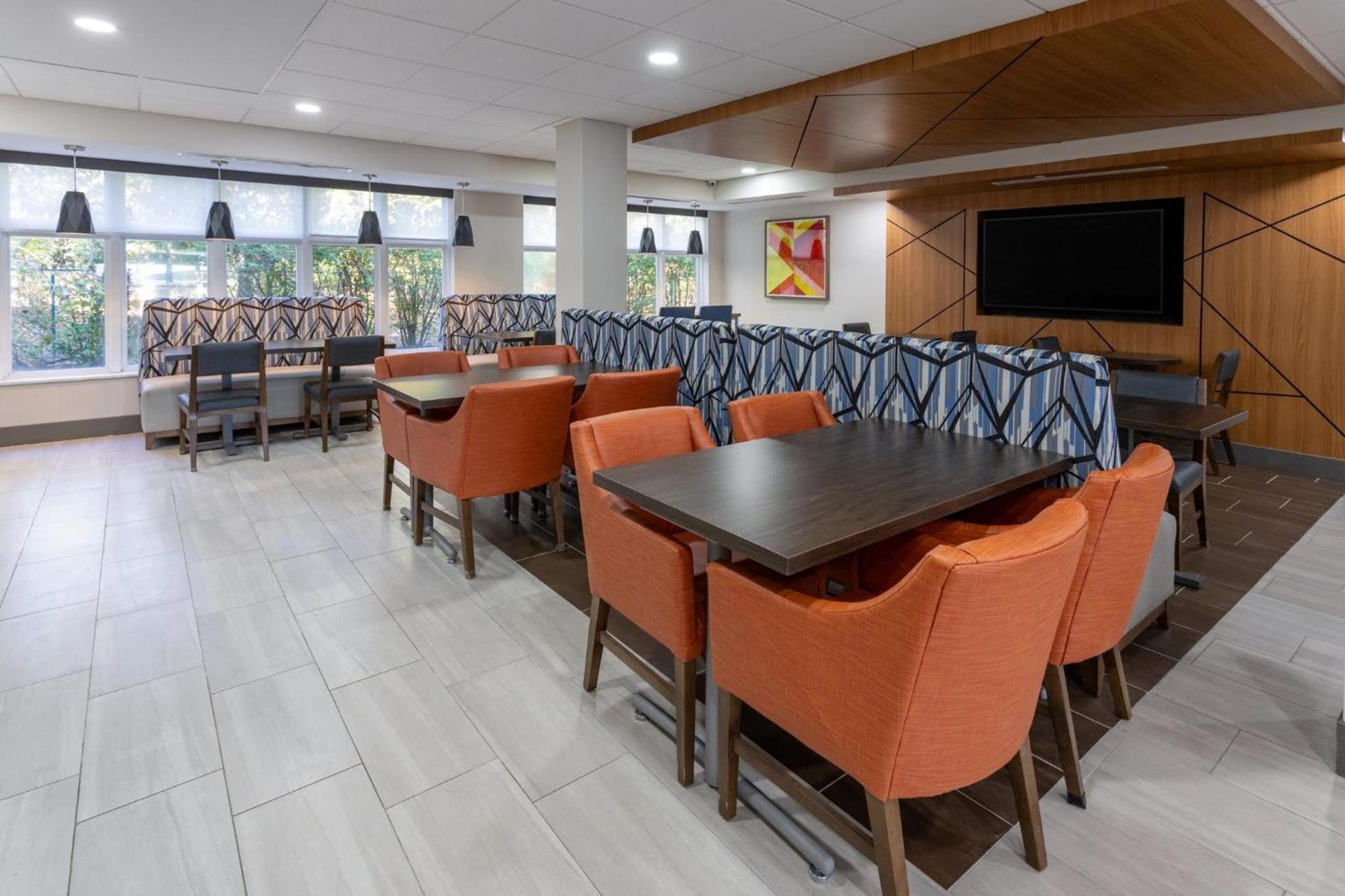 Holiday Inn Express Hotel & Suites Vineland Millville by IHG photo 67