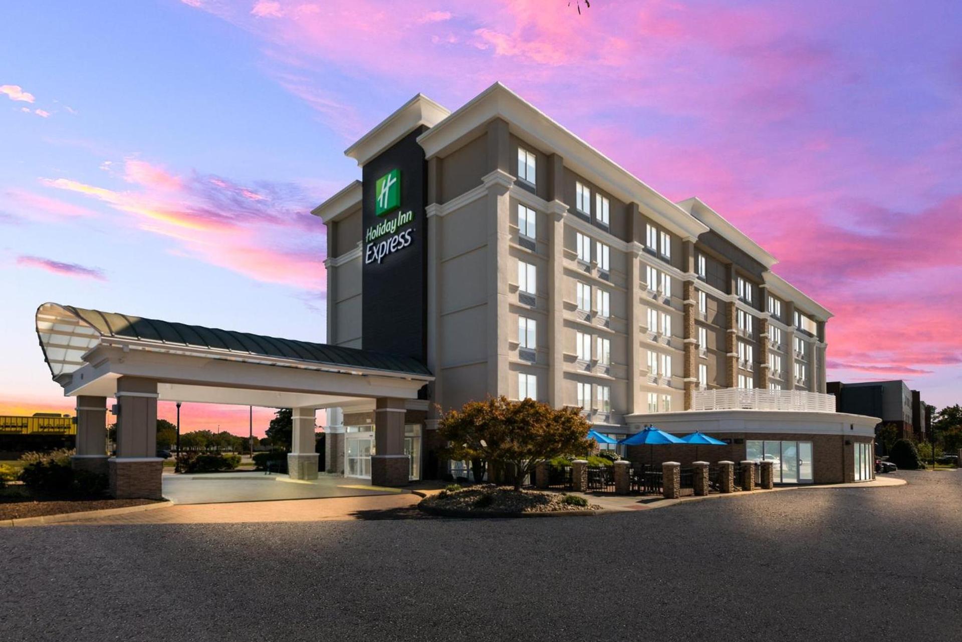 Holiday Inn Express Hotels- Hampton by IHG photo 85