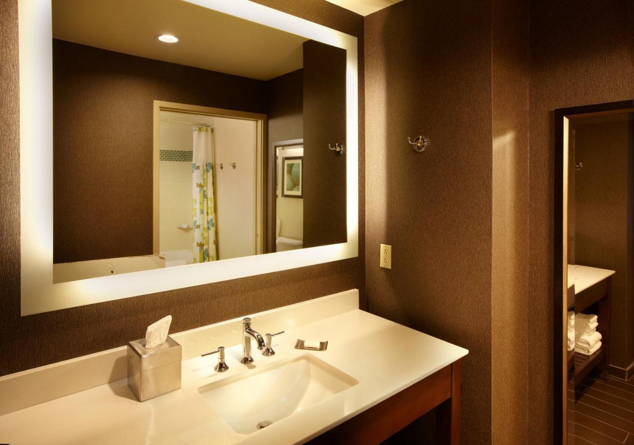 DoubleTree by Hilton Alana - Waikiki Beach photo 38