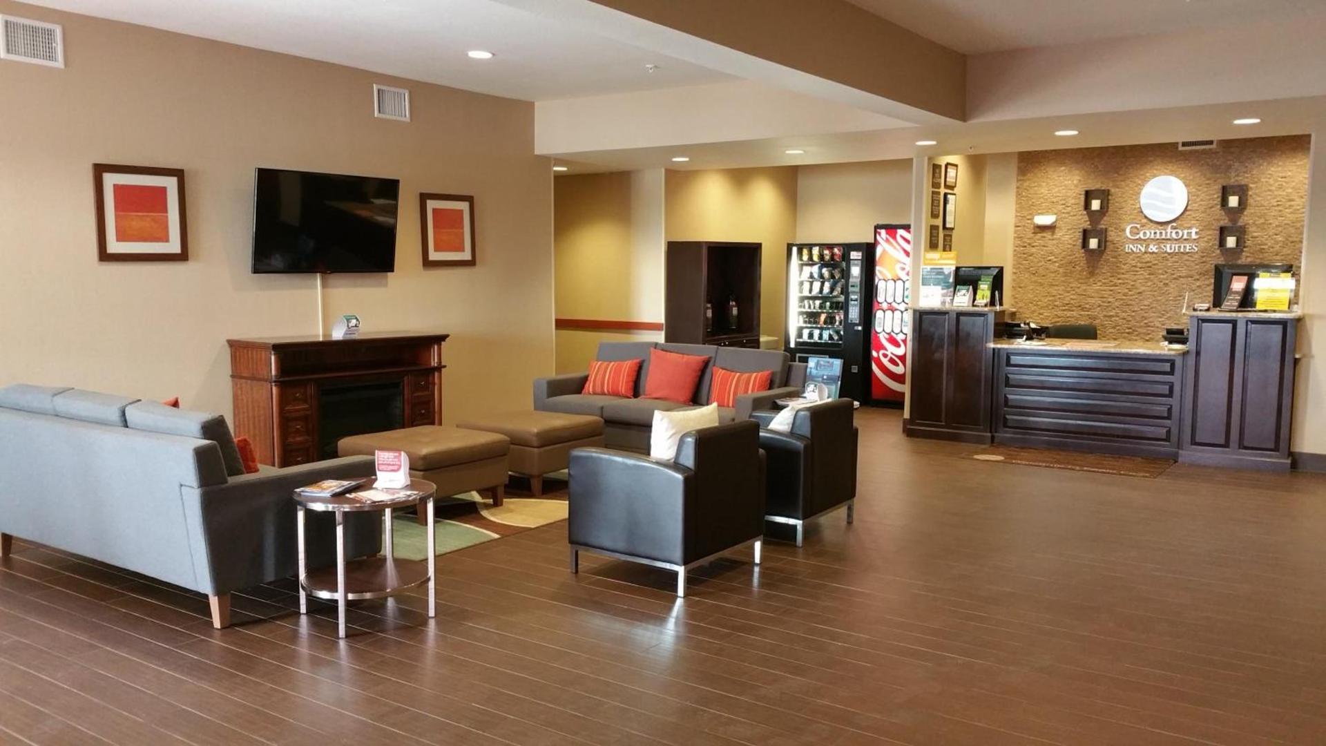 Comfort Inn & Suites Lakeside photo 4