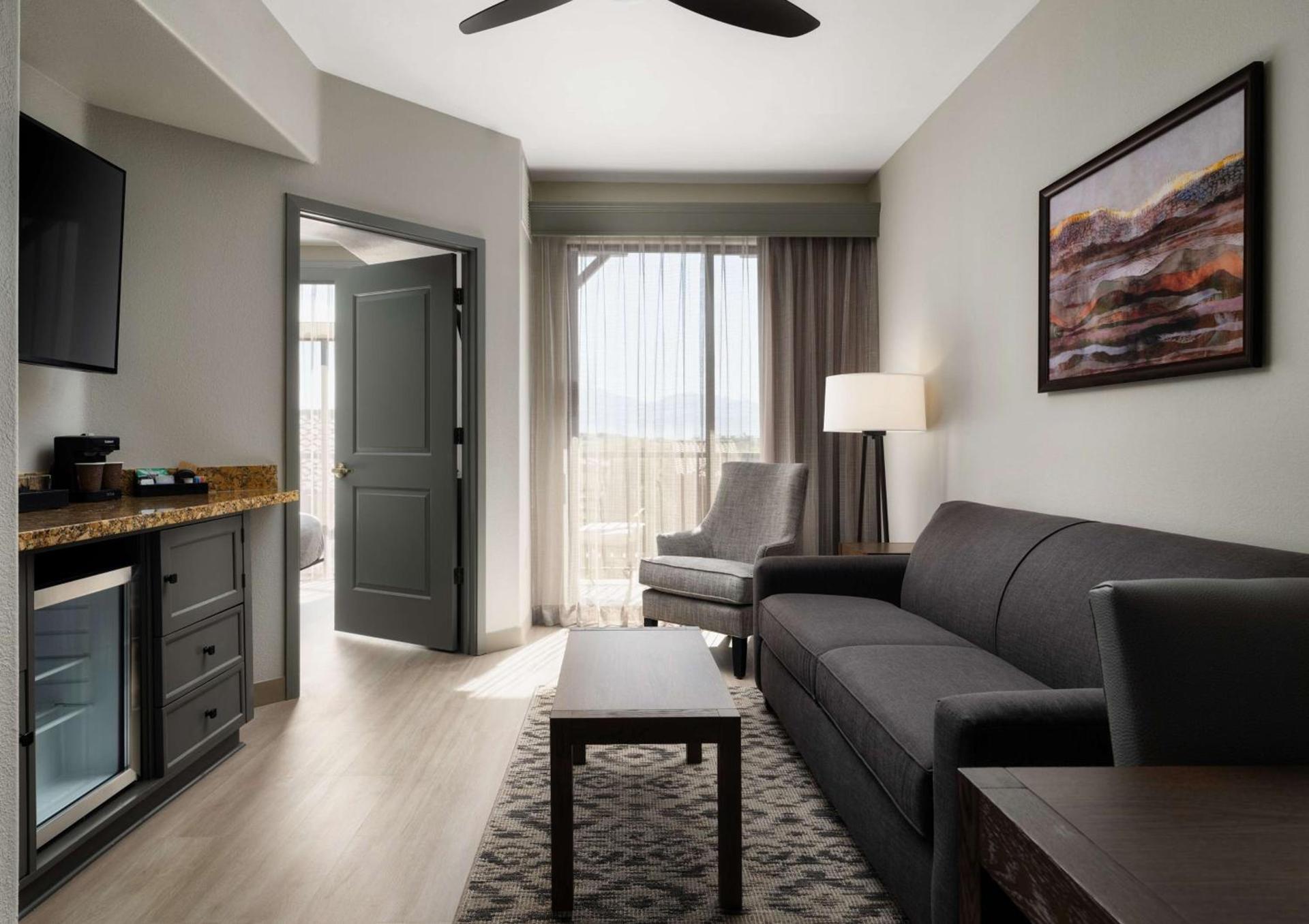 Embassy Suites Tucson - Paloma Village photo 15