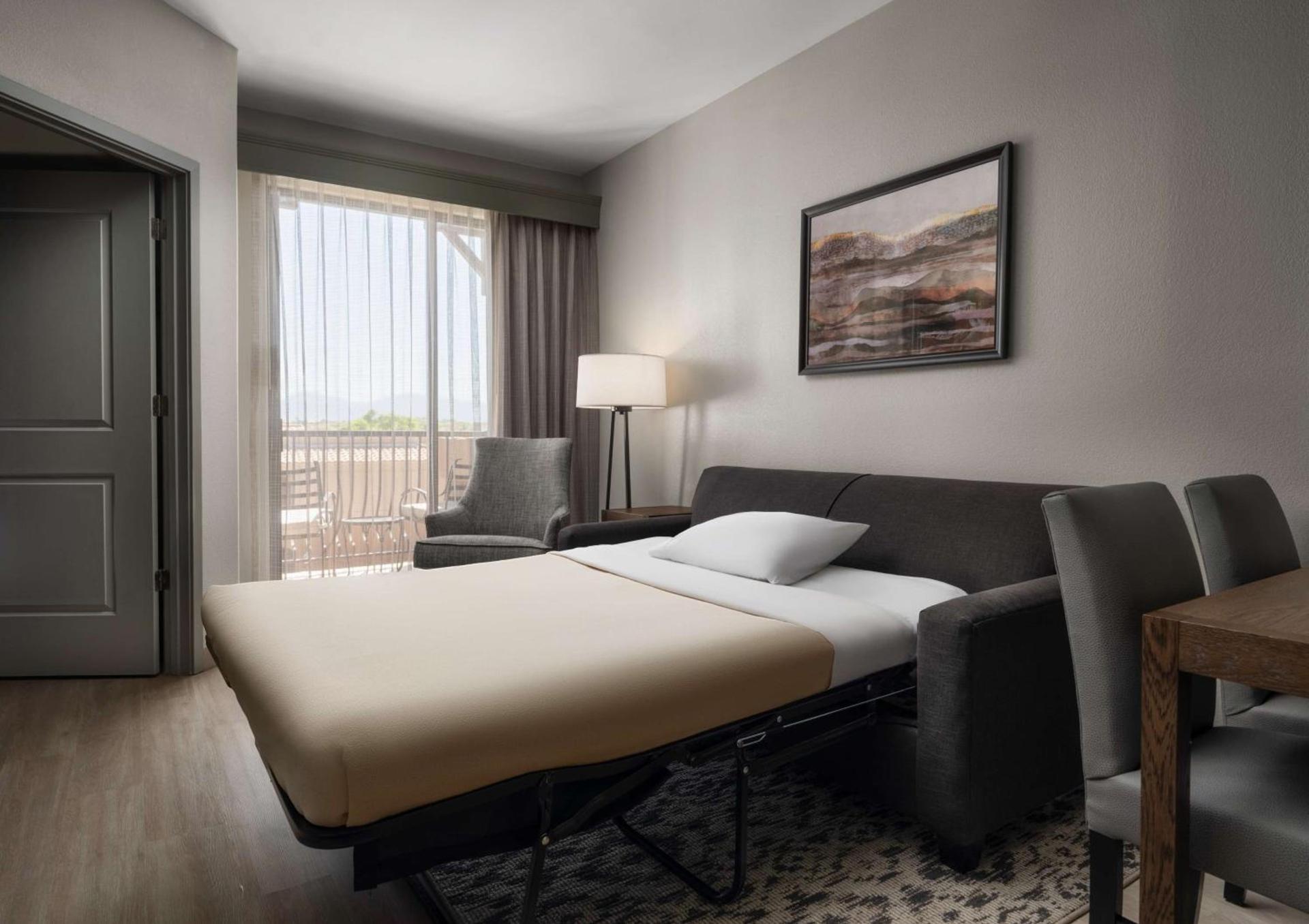 Embassy Suites Tucson - Paloma Village photo 18