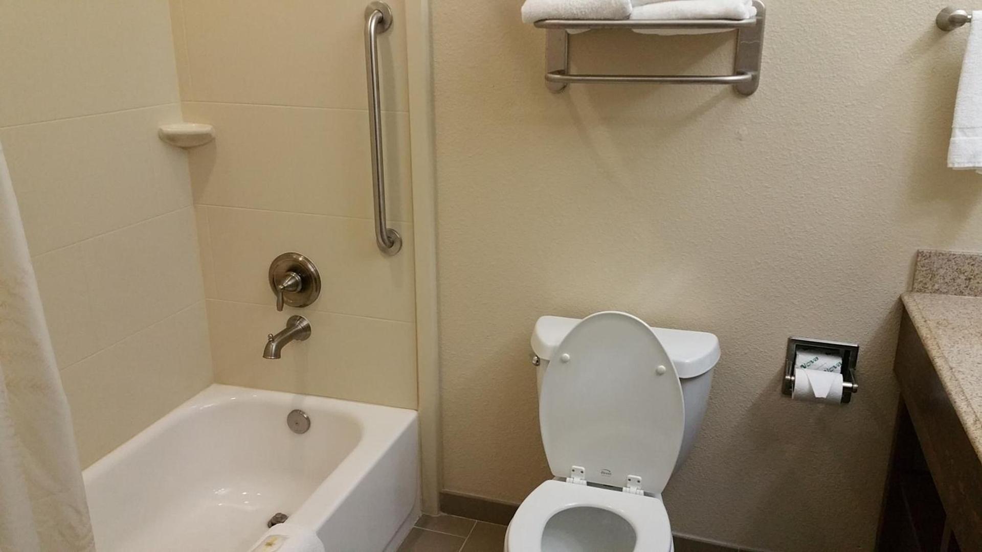 Comfort Inn & Suites Lakeside photo 11