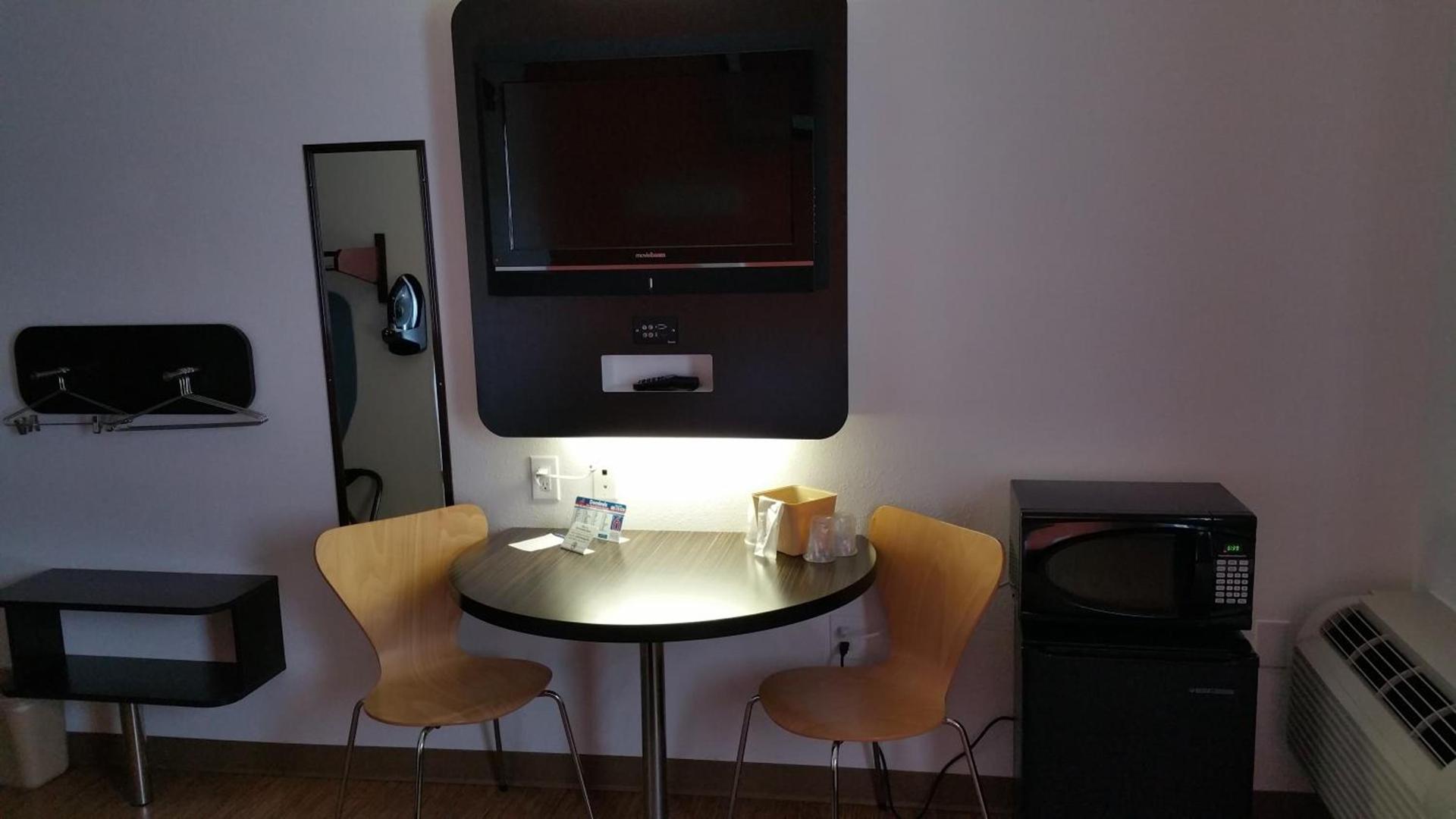 Motel 6-Eagle Pass, TX - Lakeside photo 35