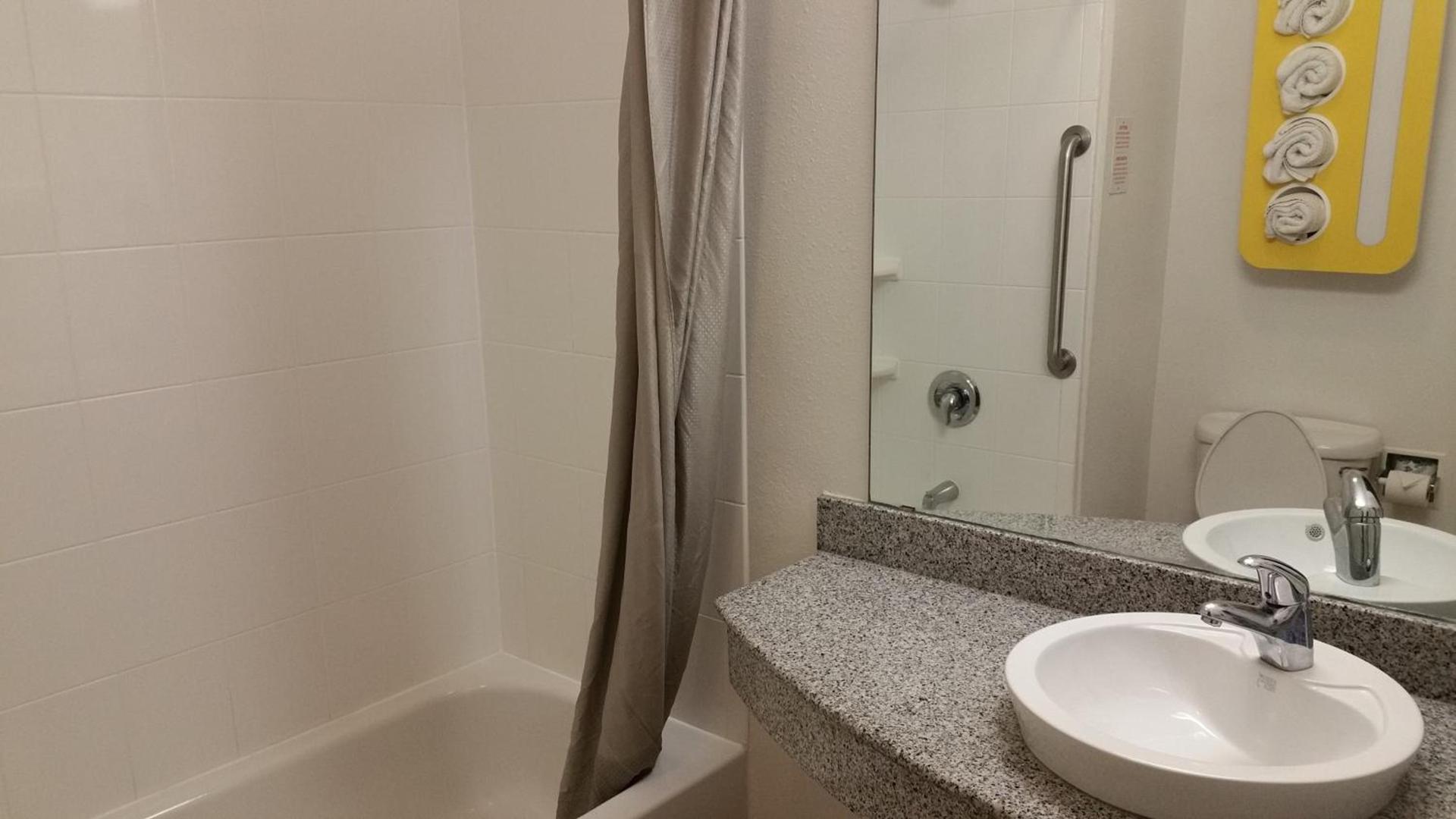 Motel 6-Eagle Pass, TX - Lakeside photo 39