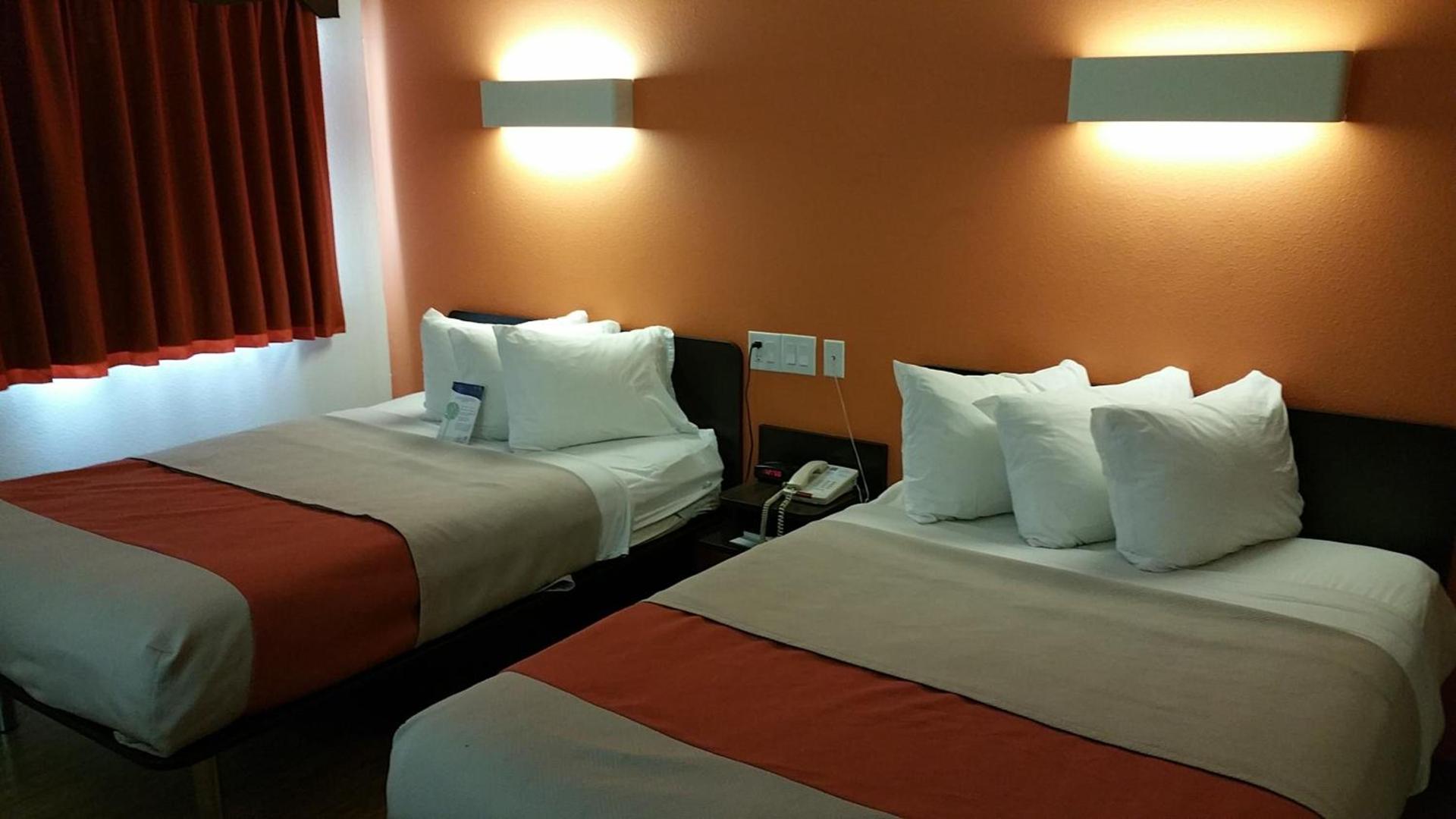 Motel 6-Eagle Pass, TX - Lakeside photo 42