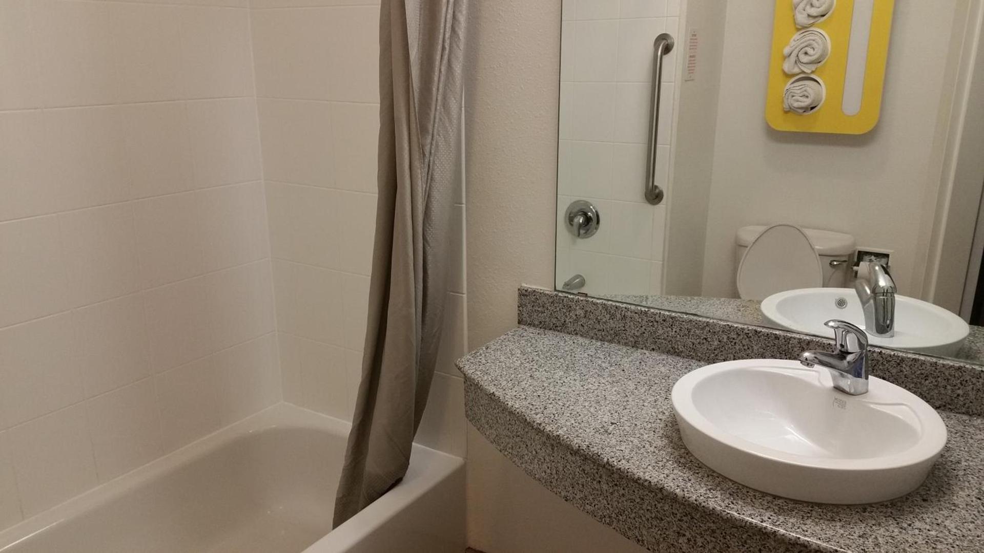 Motel 6-Eagle Pass, TX - Lakeside photo 44