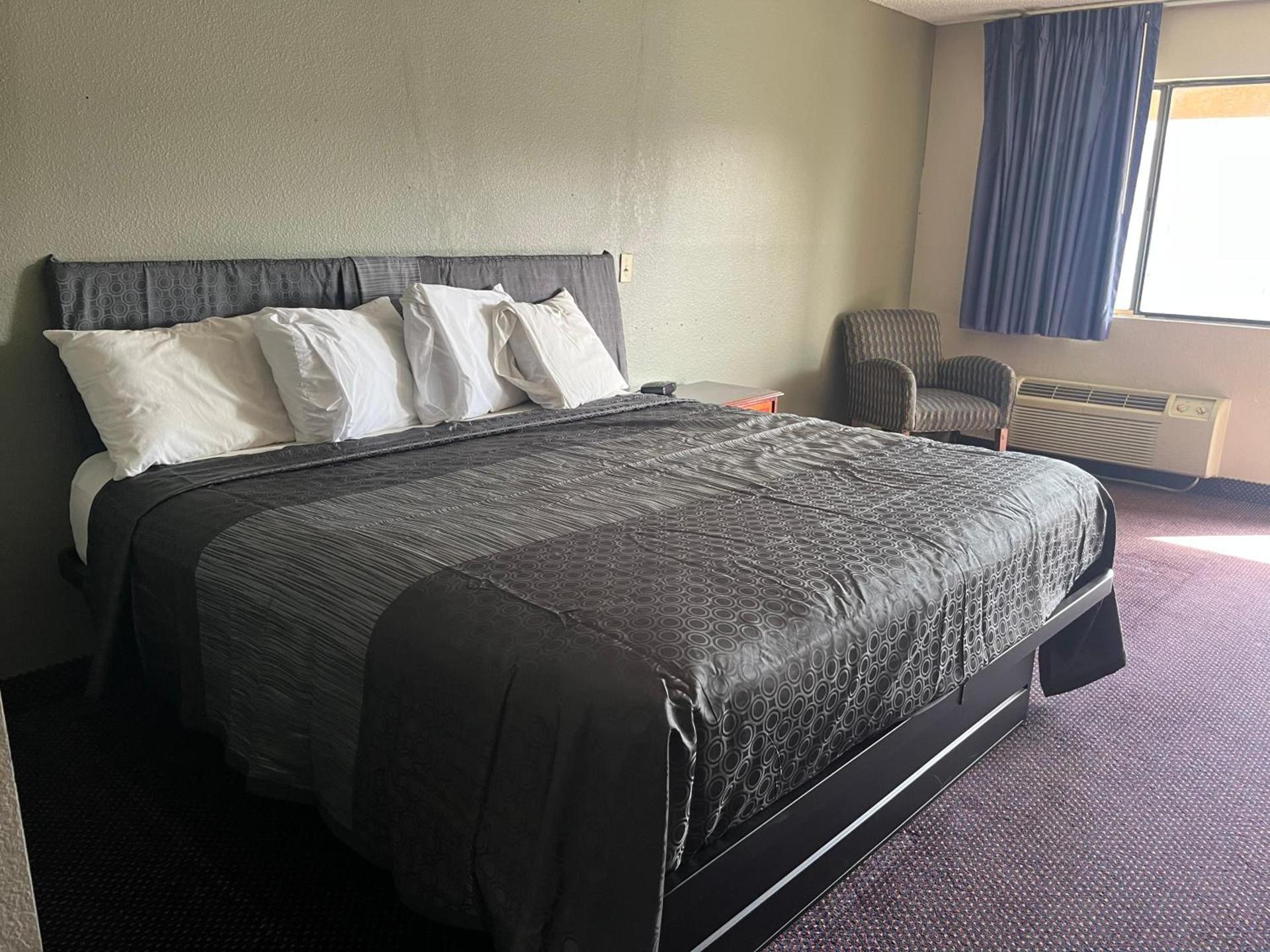 Hallmark Inn and Suites photo 13