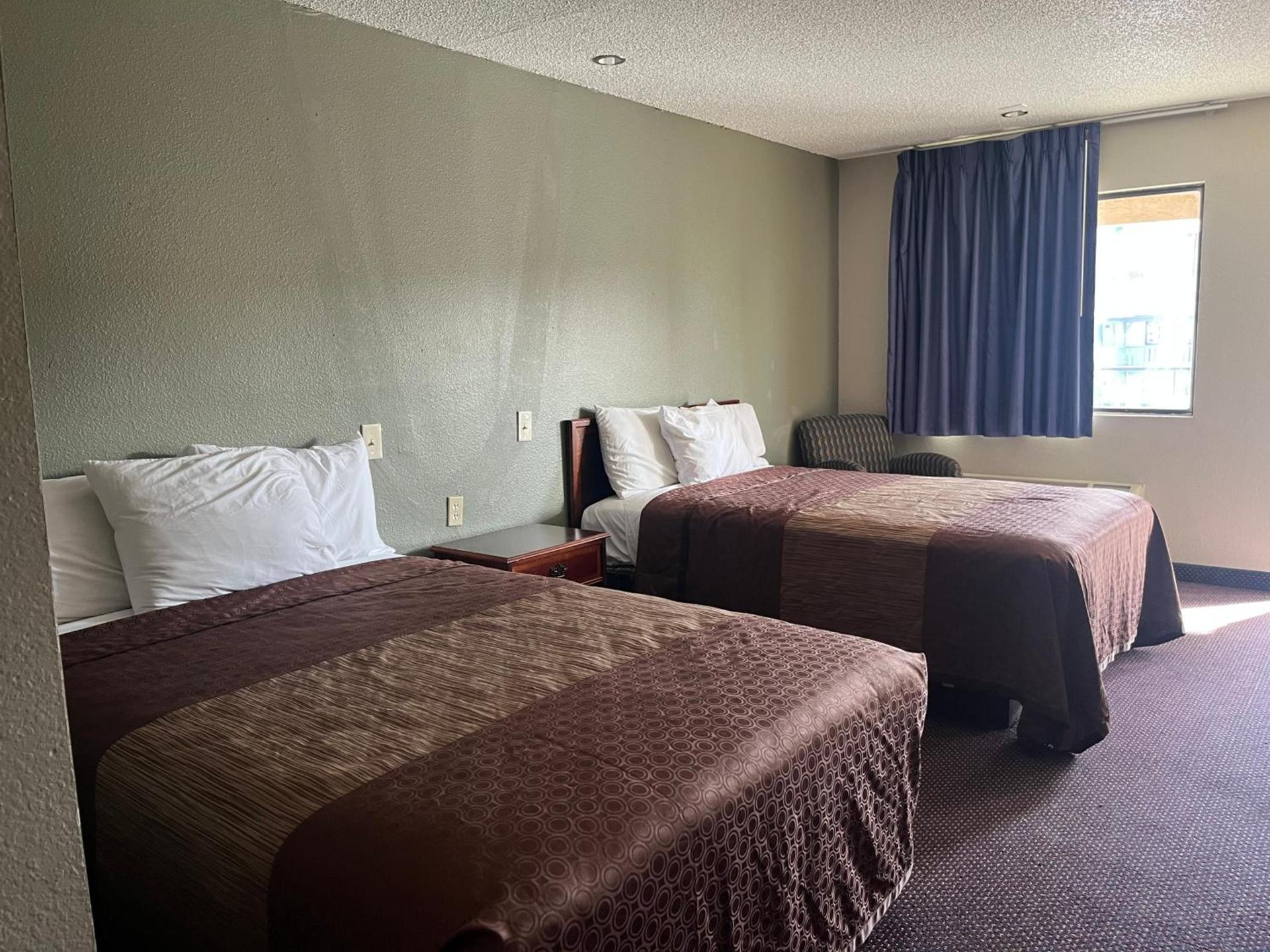 Hallmark Inn and Suites photo 14