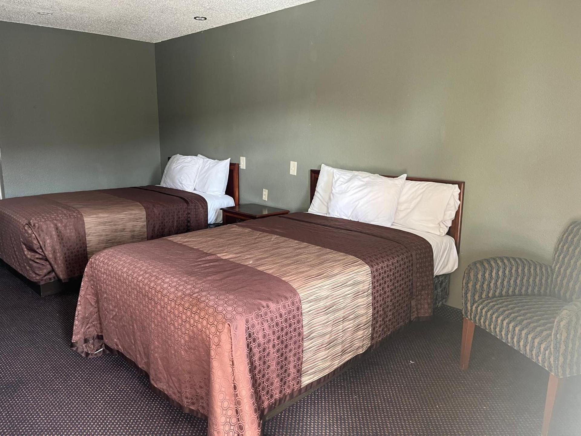 Hallmark Inn and Suites photo 6
