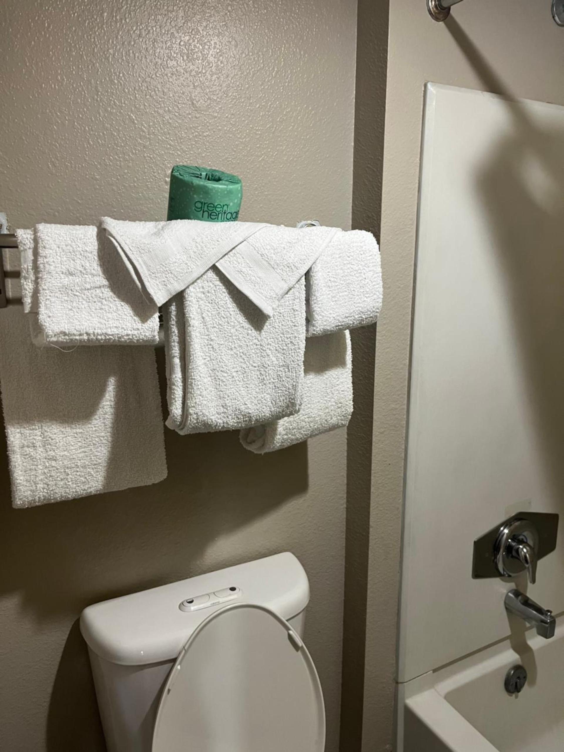 Hallmark Inn and Suites photo 2