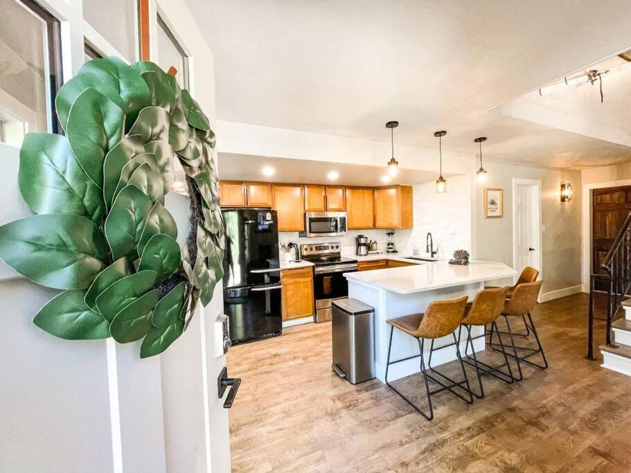NEW Remodeled Cozy Mountain Getaway photo 5