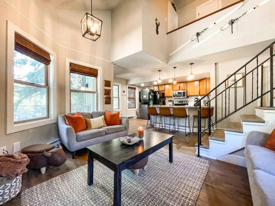 NEW Remodeled Cozy Mountain Getaway photo 10