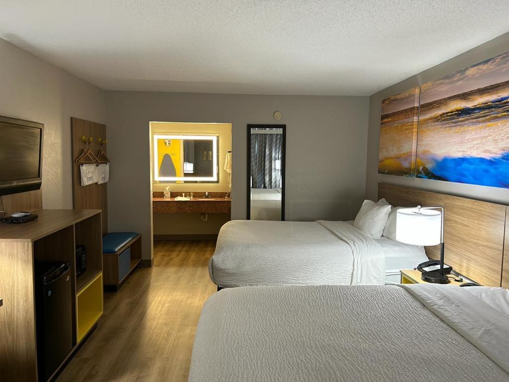 Days Inn by Wyndham St George photo 48