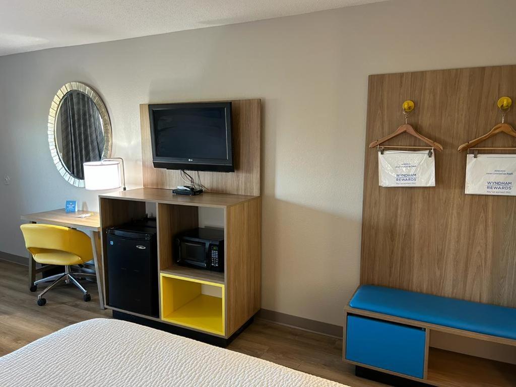 Days Inn by Wyndham St George photo 43
