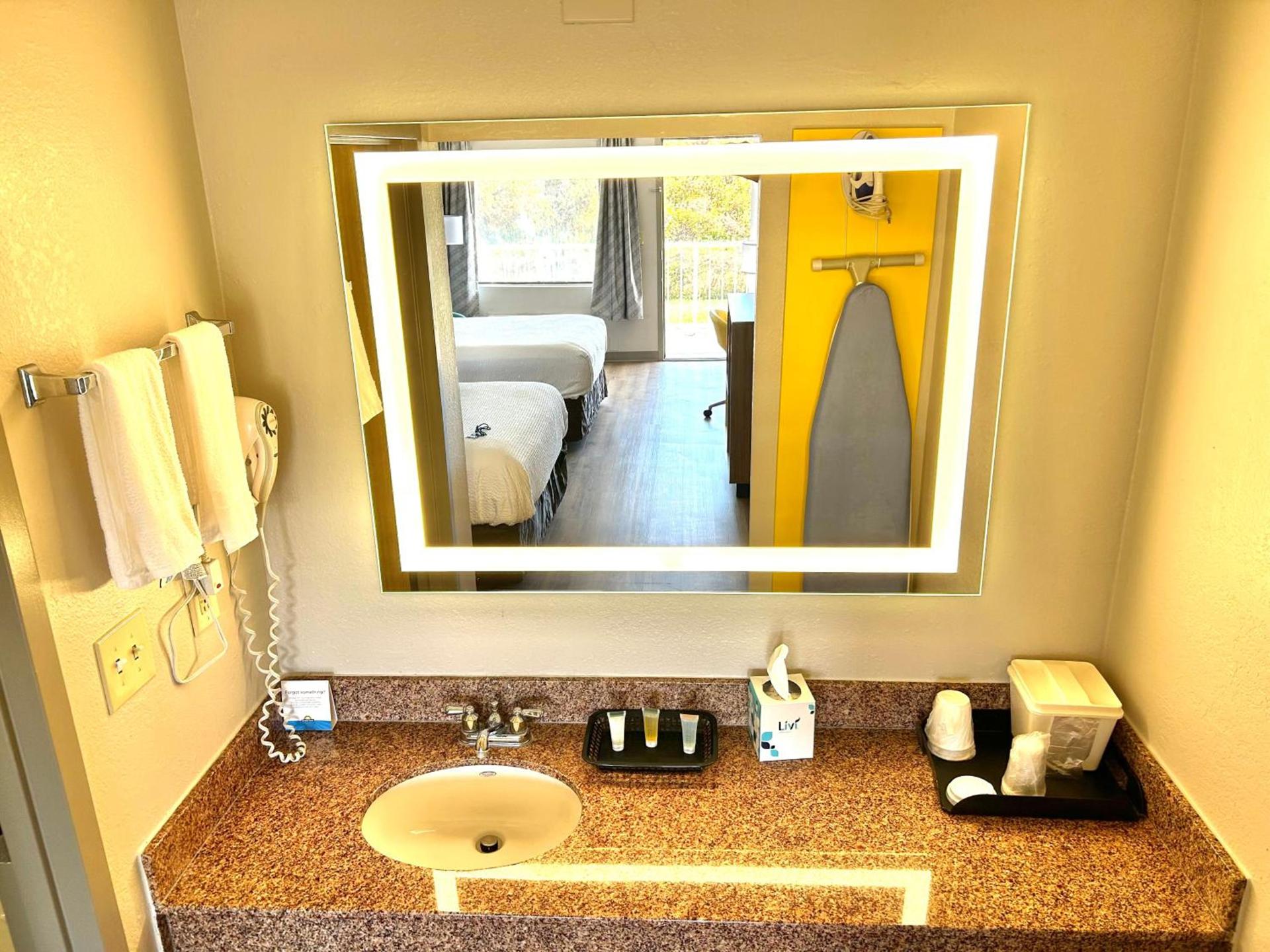 Days Inn by Wyndham St George photo 54