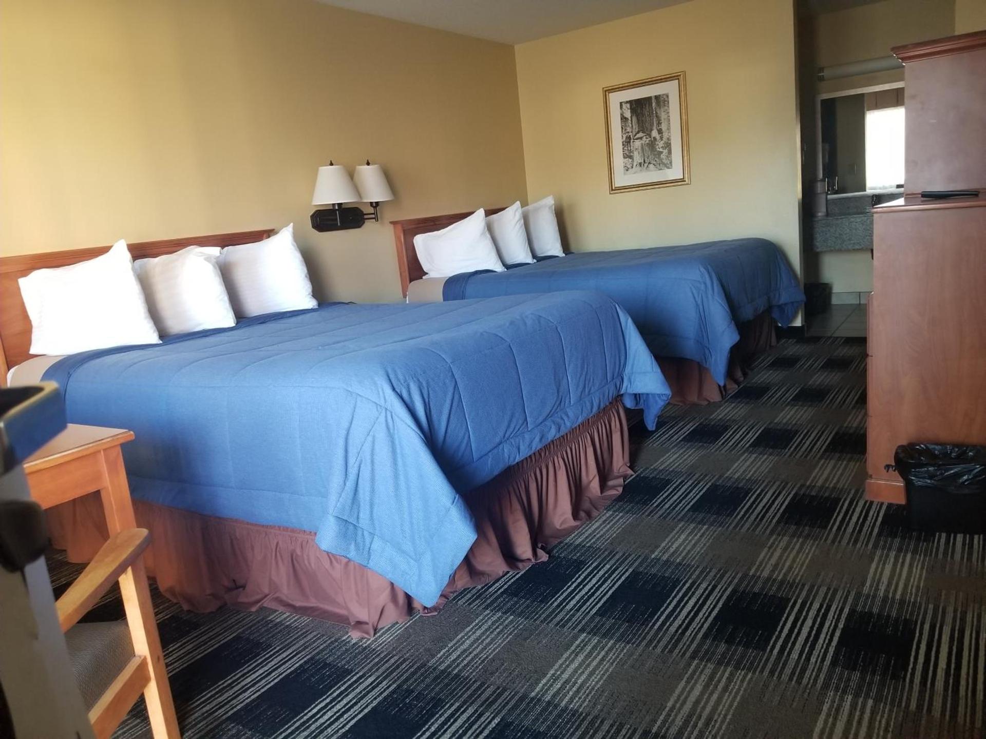 Oakridge Inn & Suites photo 18
