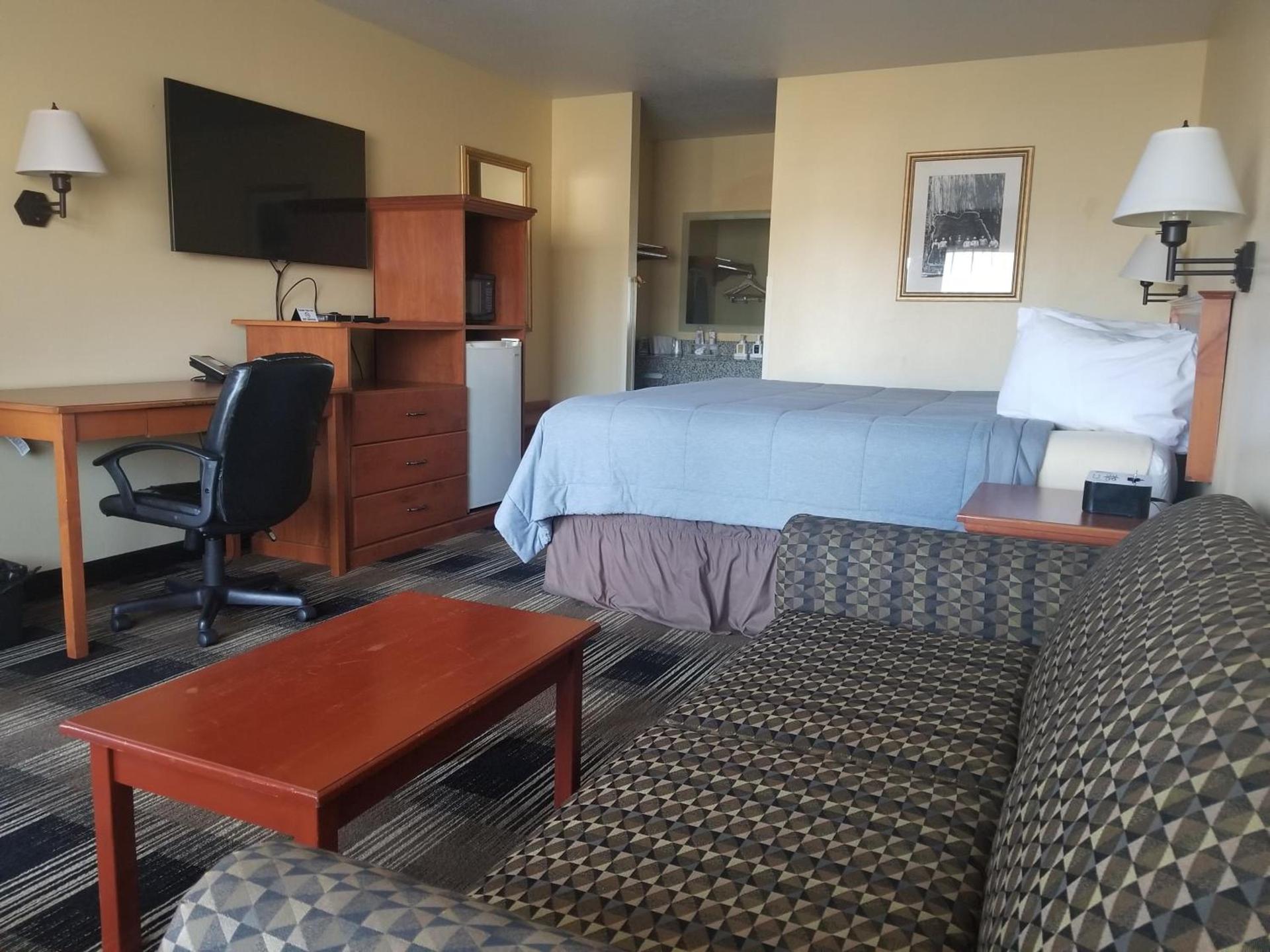 Oakridge Inn & Suites photo 20