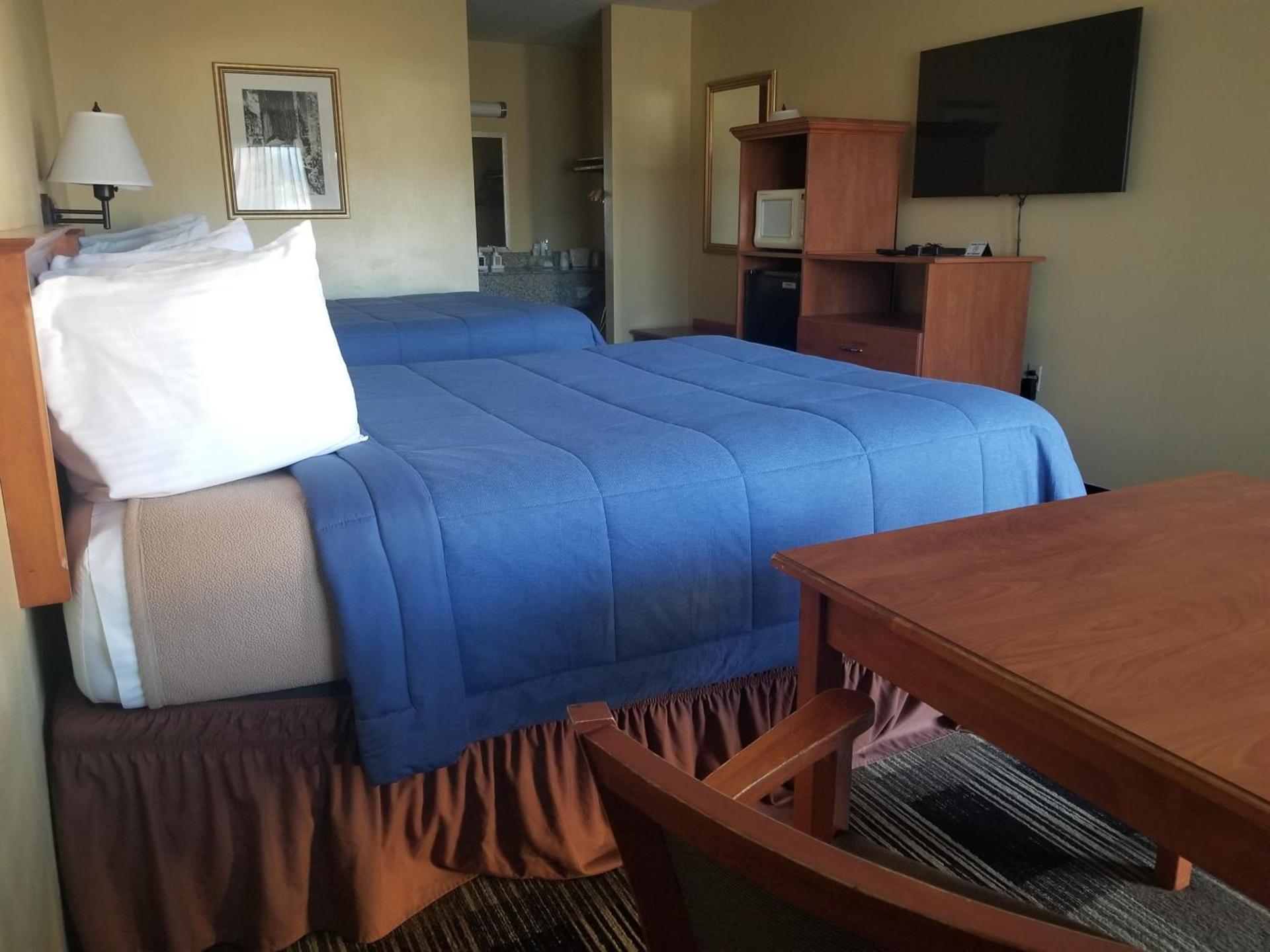 Oakridge Inn & Suites photo 21