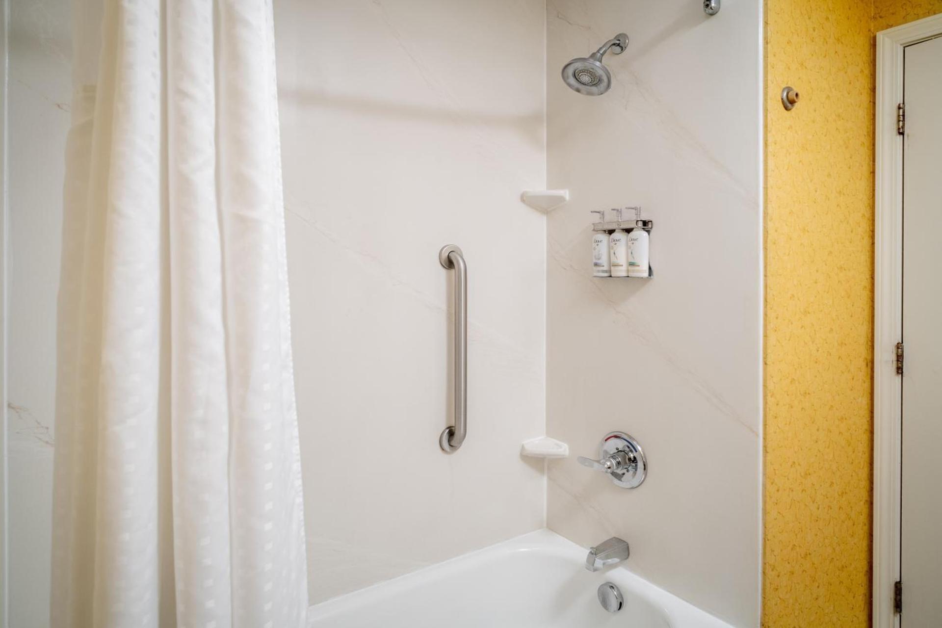 Holiday Inn Express and Suites Hazard by IHG photo 2