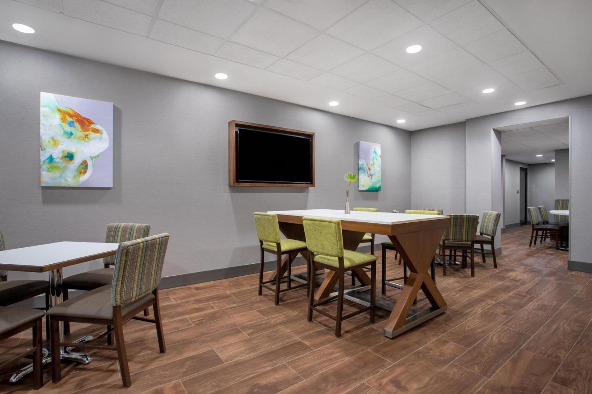 Holiday Inn Express & Suites Clinton by IHG photo 18