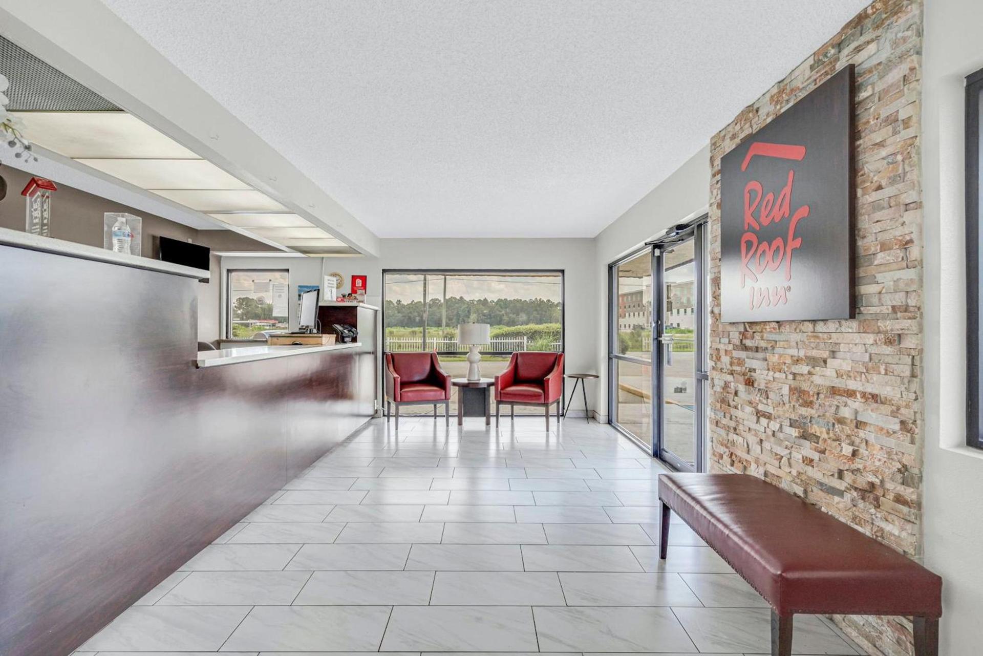 Red Roof Inn MacClenny photo 16