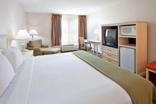Holiday Inn Express Fremont by IHG photo 5