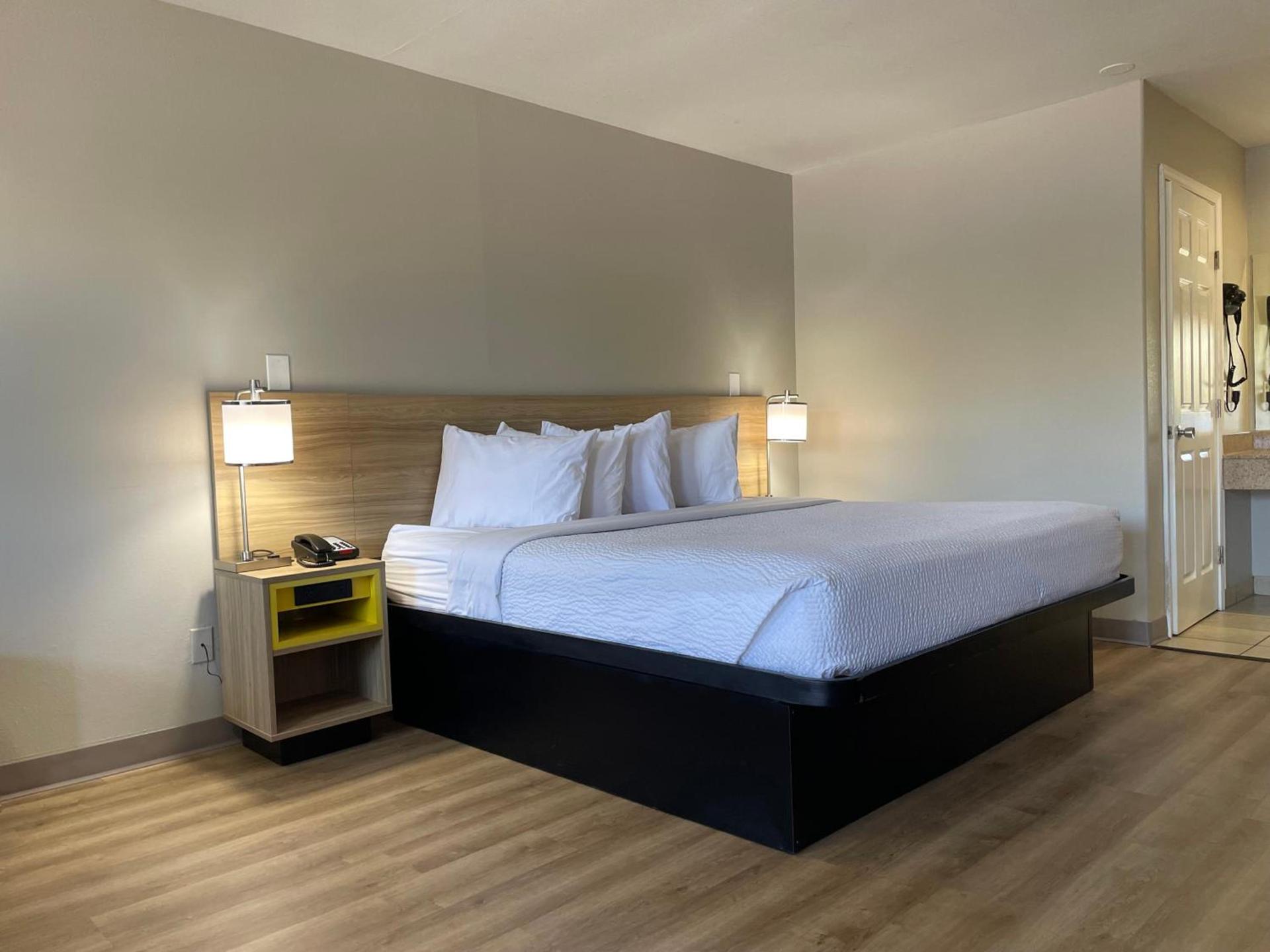 Days Inn by Wyndham Temple photo 4