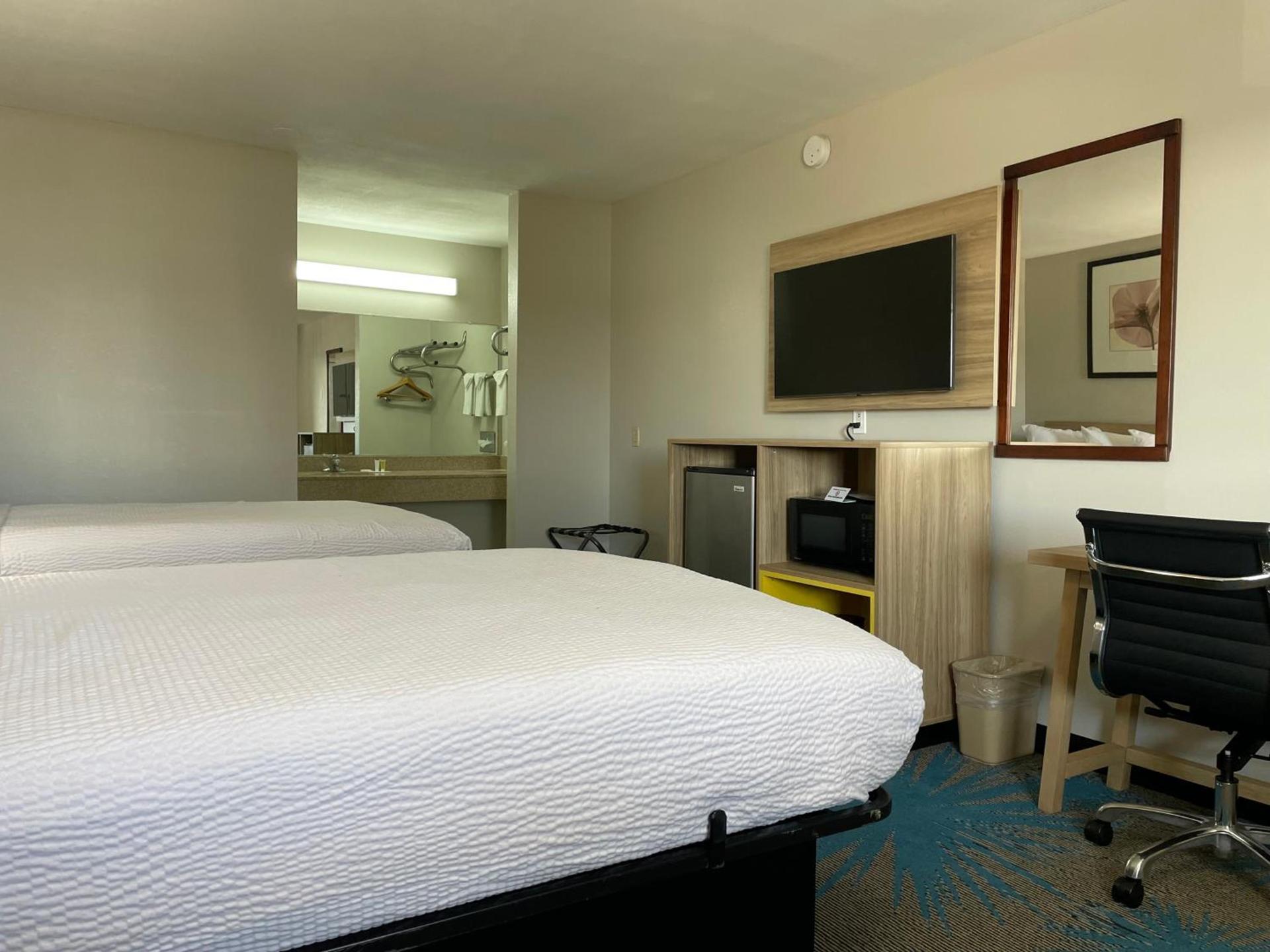 Days Inn by Wyndham Temple photo 53