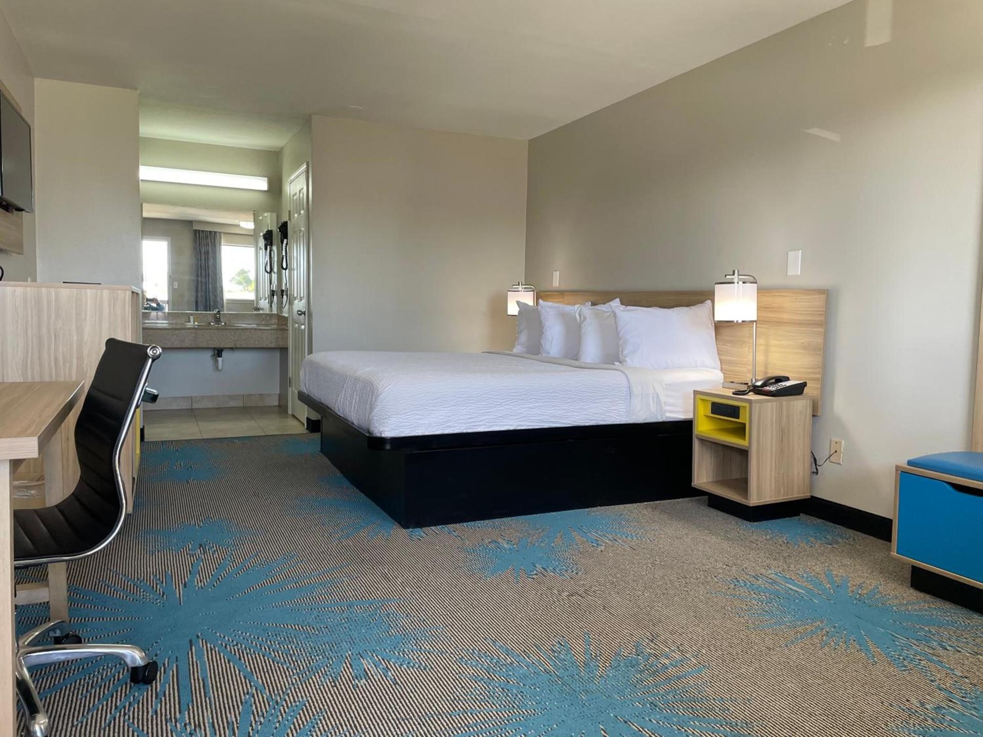 Days Inn by Wyndham Temple photo 19