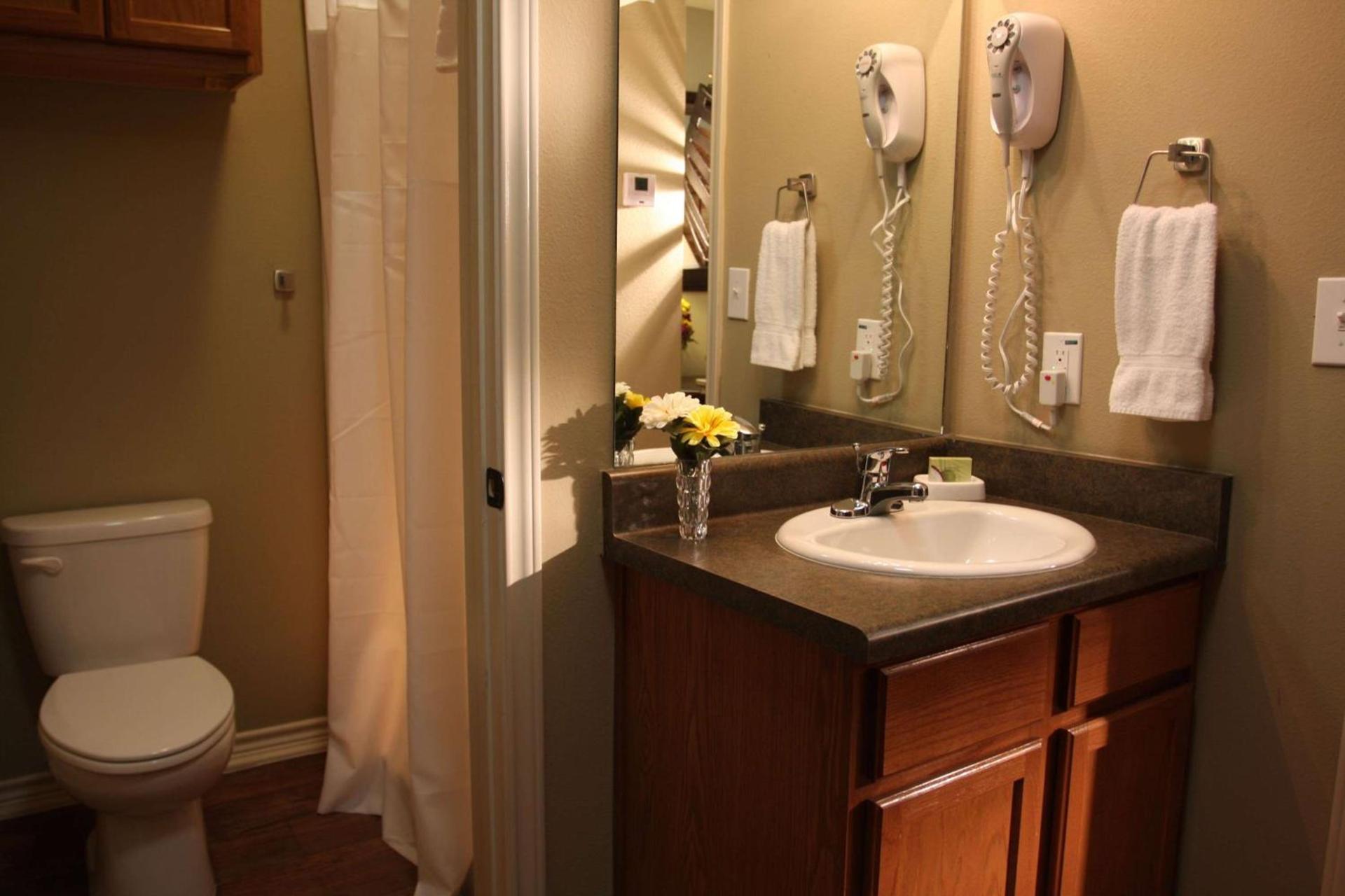 Eagle's Den Suites Andrews a Travelodge by Wyndham photo 7
