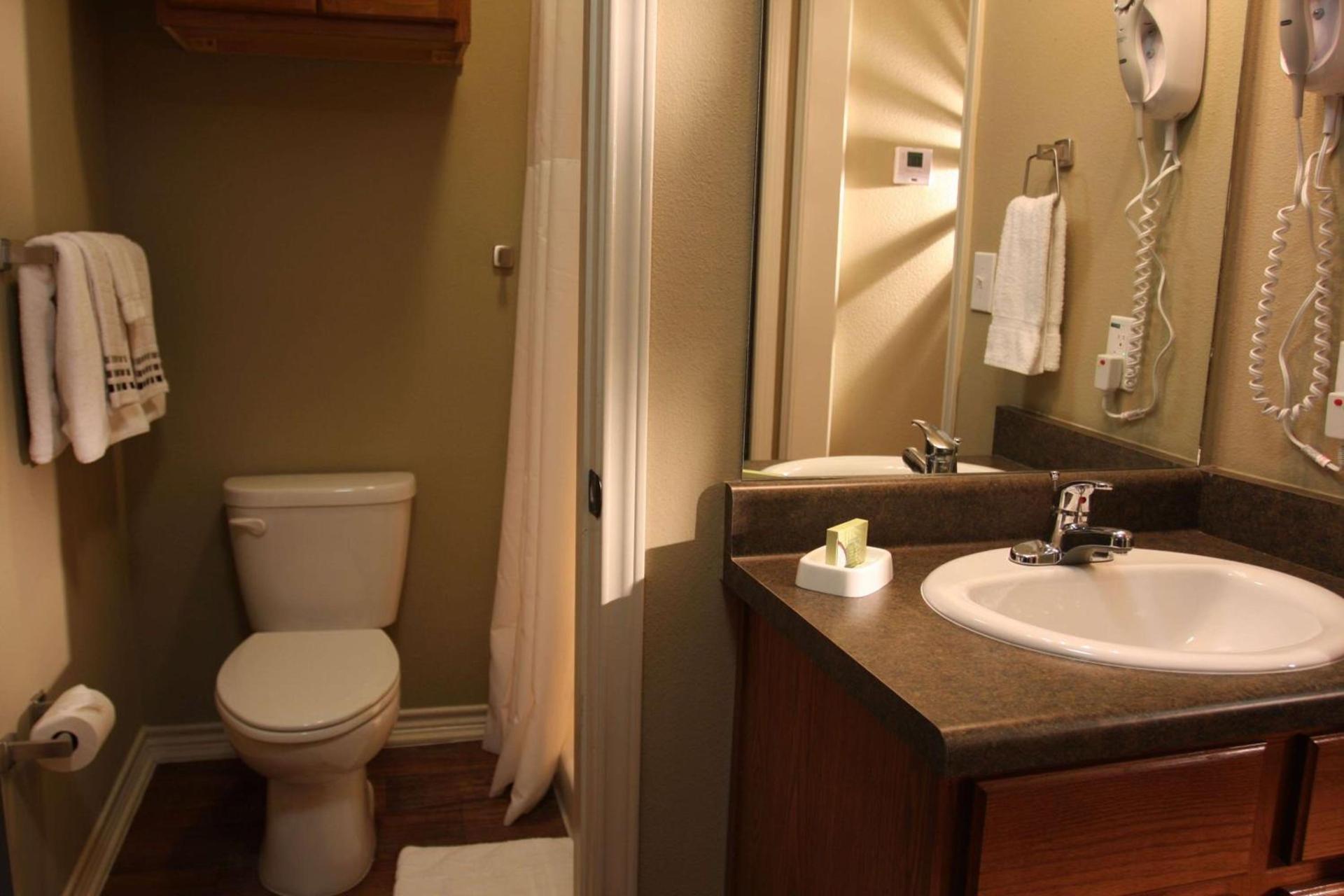 Eagle's Den Suites Andrews a Travelodge by Wyndham photo 8