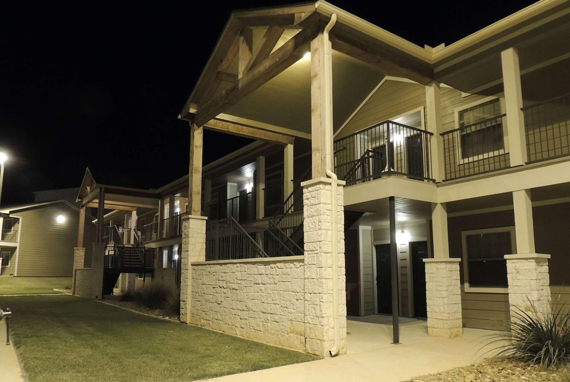 Eagle's Den Suites Cotulla a Travelodge by Wyndham photo 3