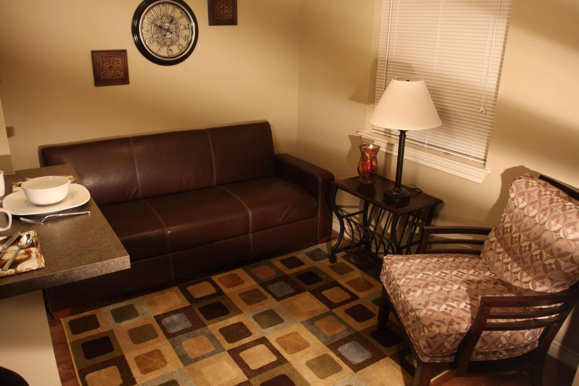 Eagle's Den Suites Cotulla a Travelodge by Wyndham photo 8