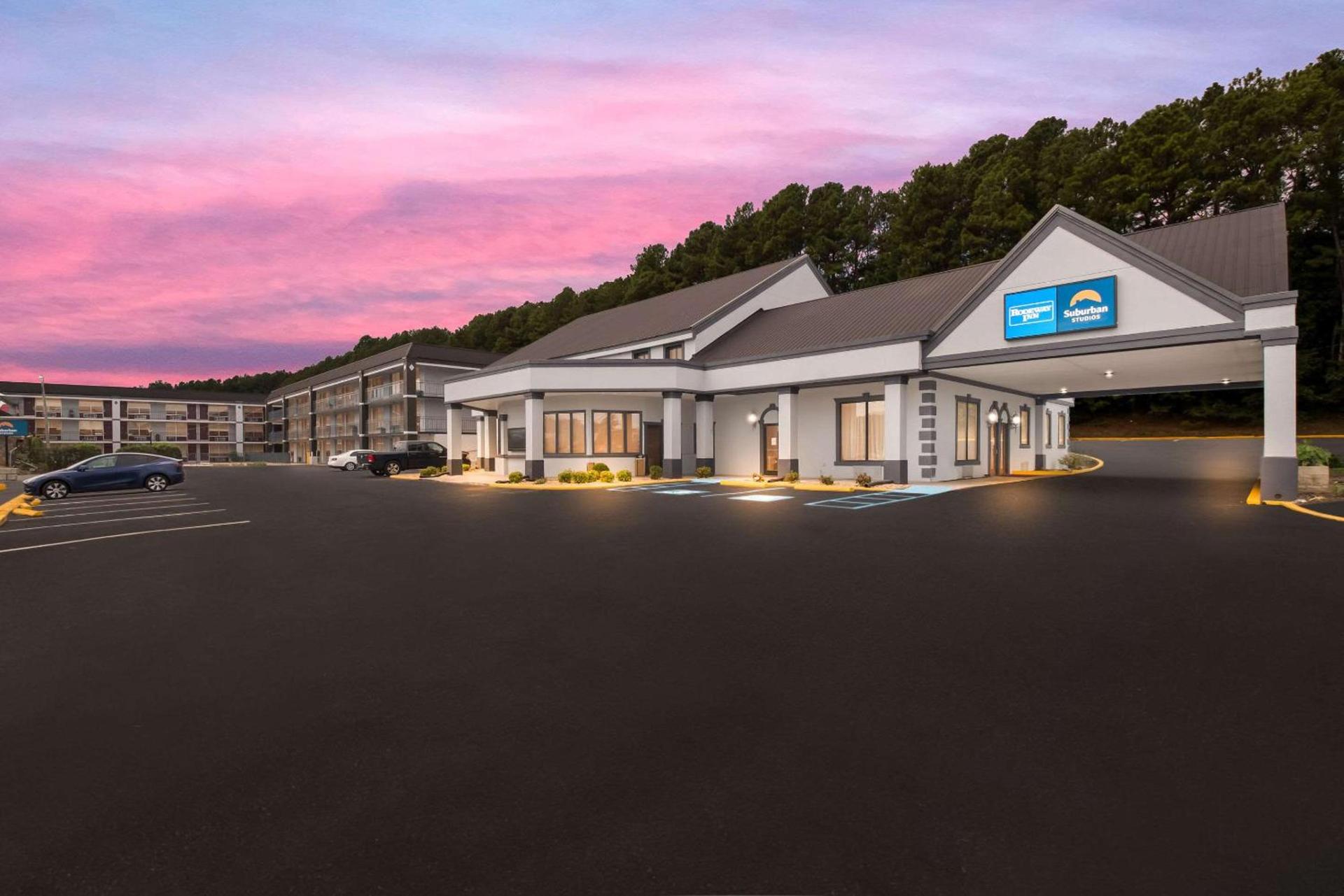 Suburban Studios Cleveland Central photo 8