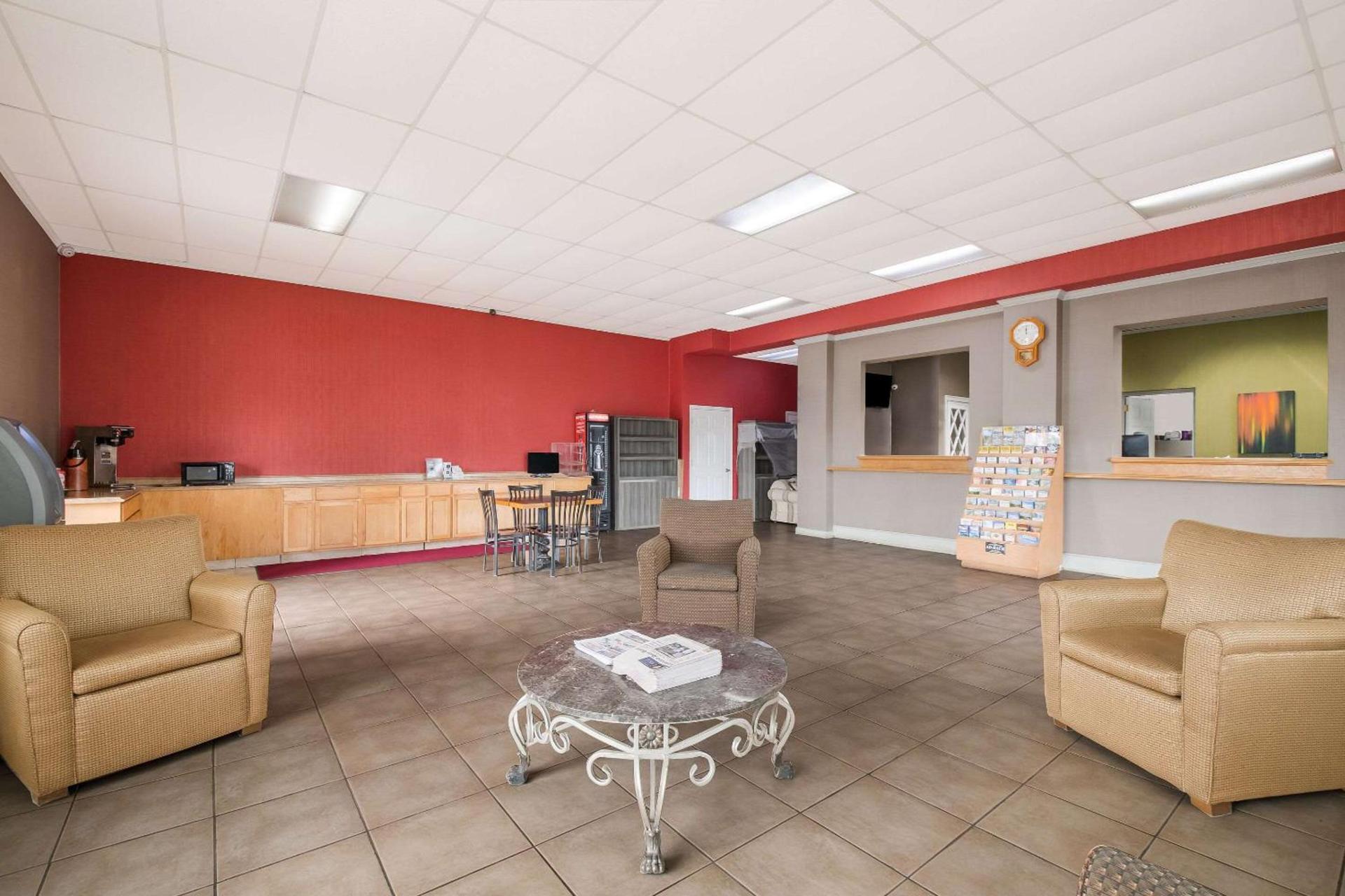 Suburban Studios Cleveland Central photo 11