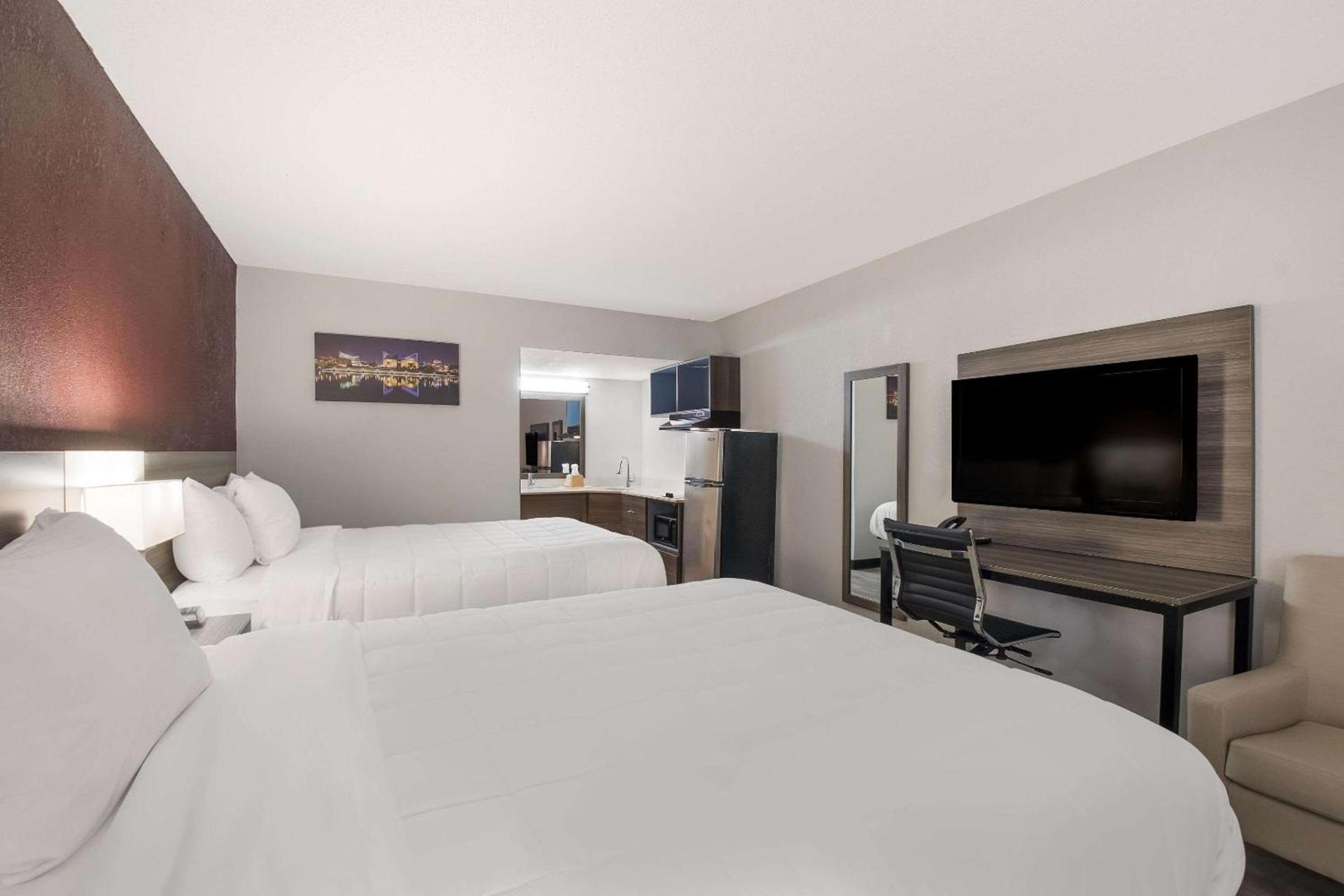 Suburban Studios Cleveland Central photo 26