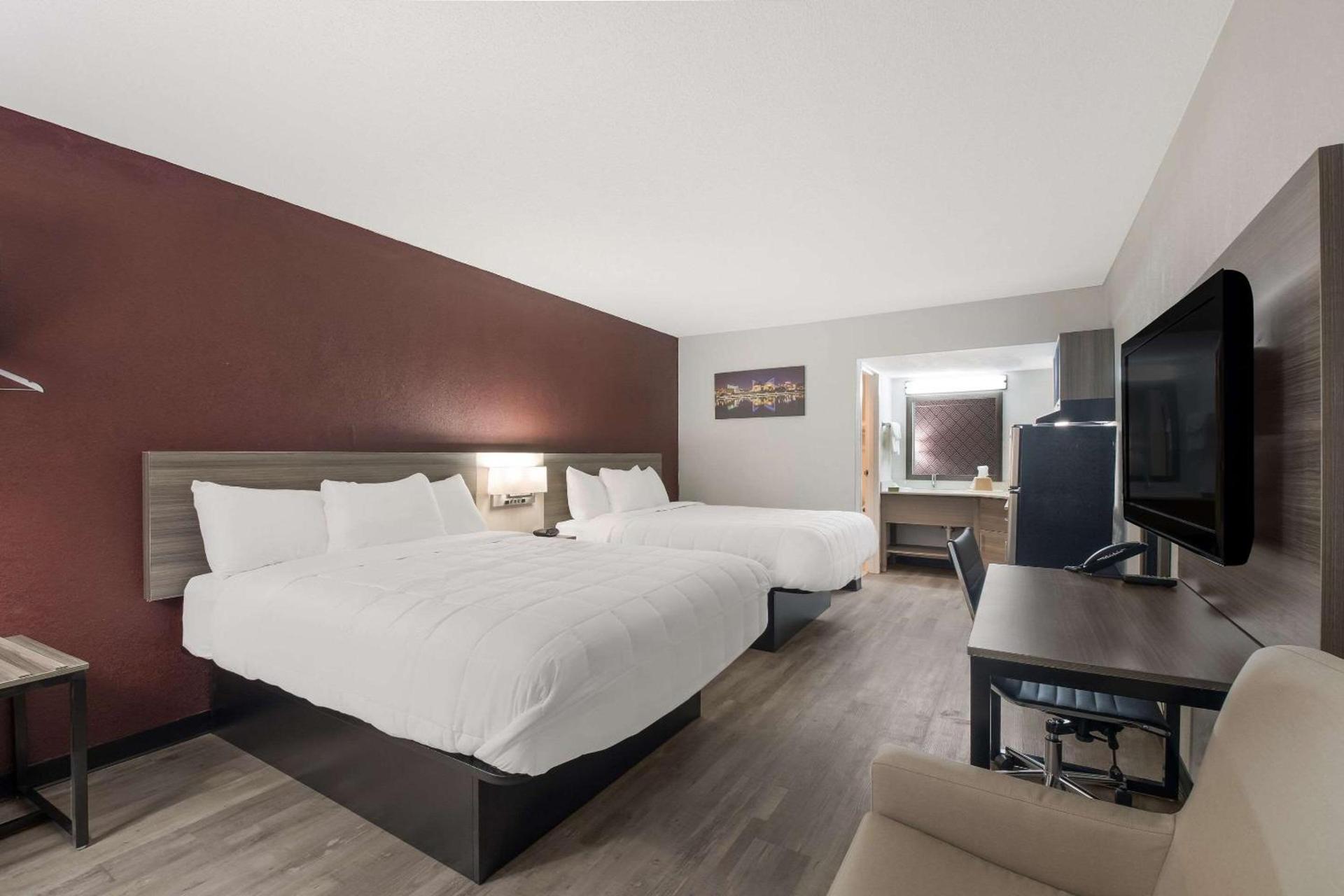 Suburban Studios Cleveland Central photo 23