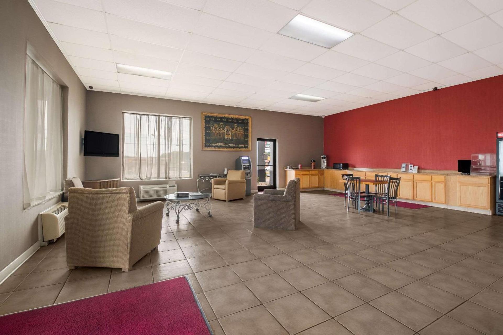 Suburban Studios Cleveland Central photo 16
