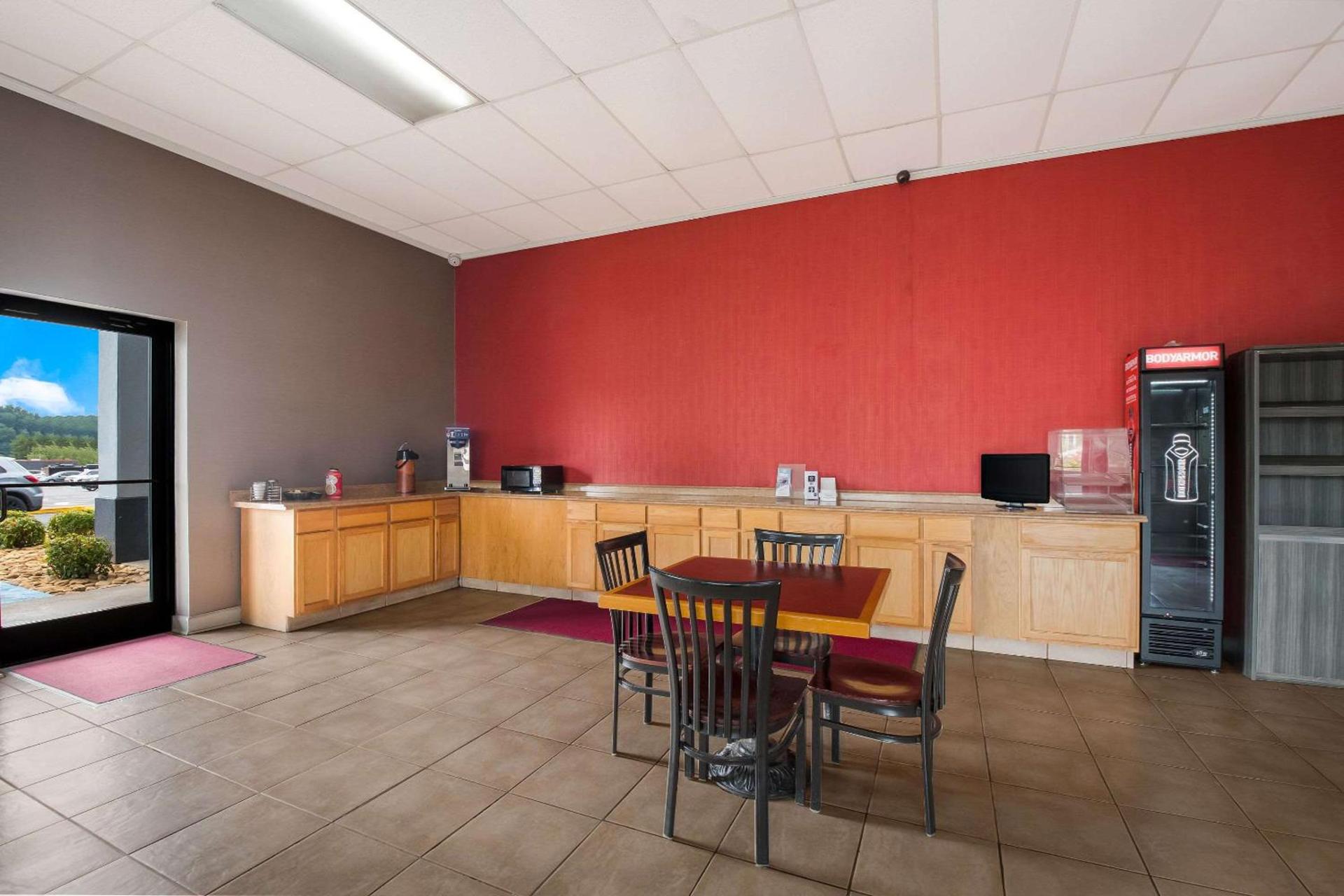 Suburban Studios Cleveland Central photo 17