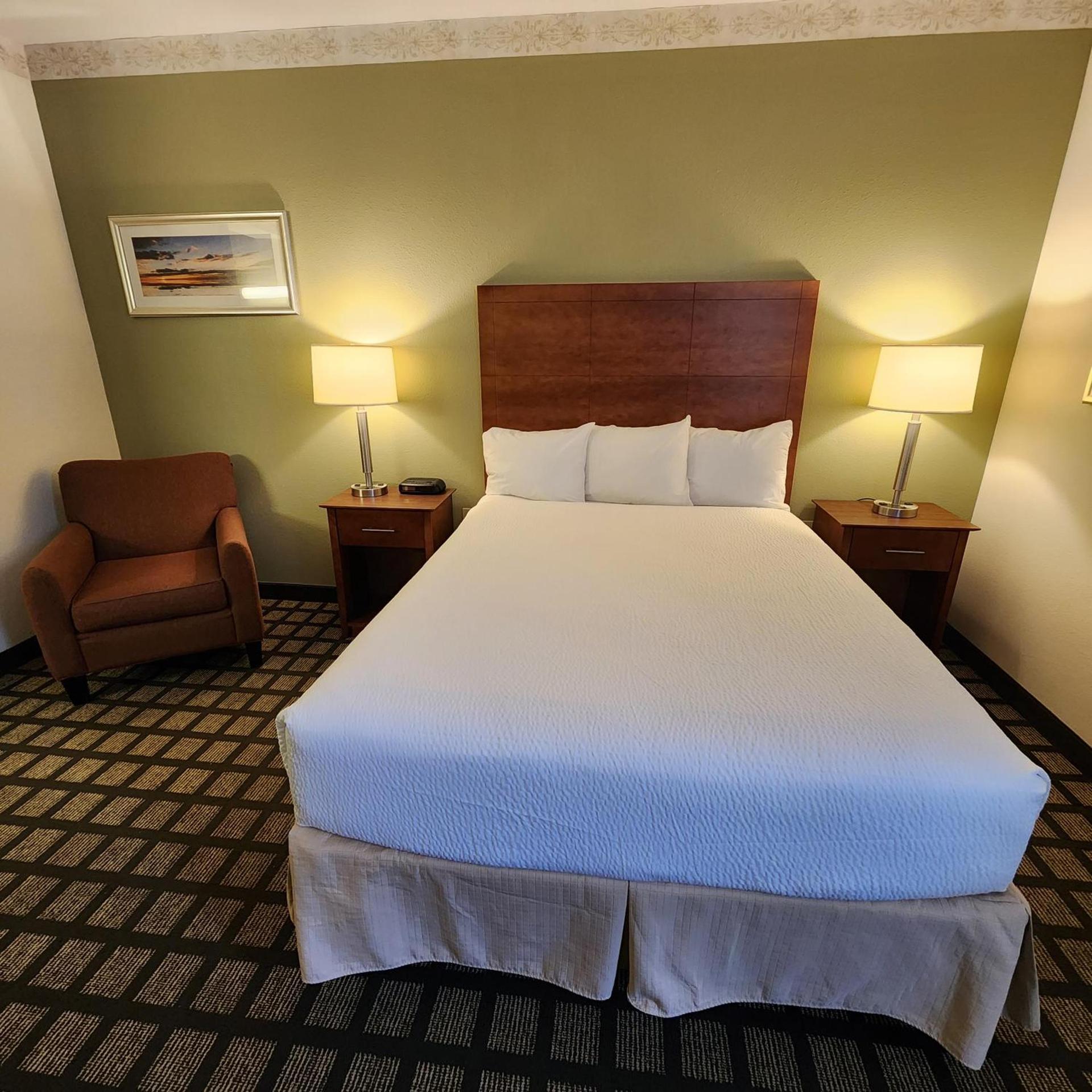 Baymont by Wyndham Mackinaw City photo 4