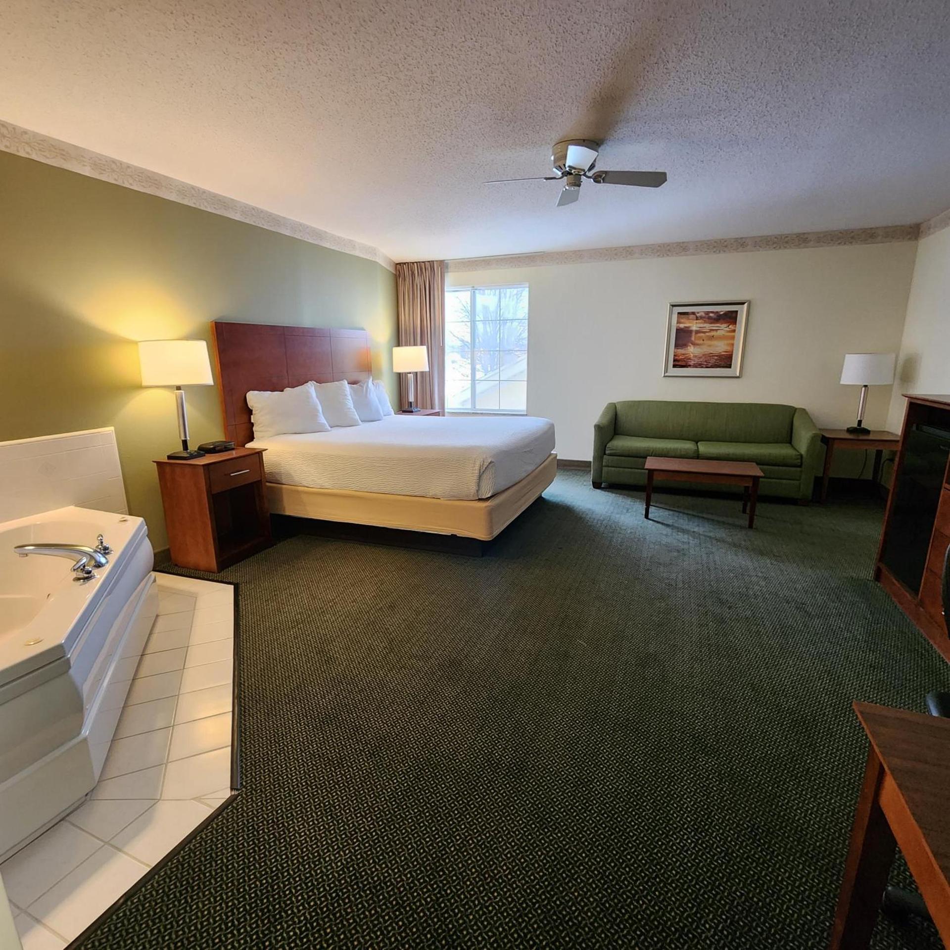 Baymont by Wyndham Mackinaw City photo 42