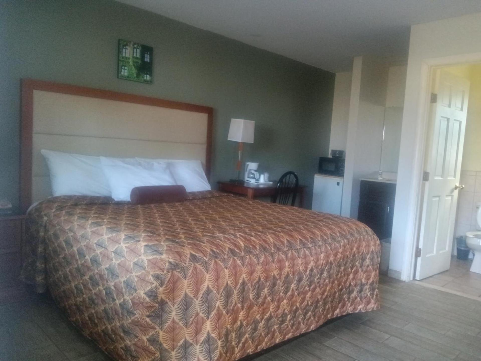 Maple leaf motel photo 1