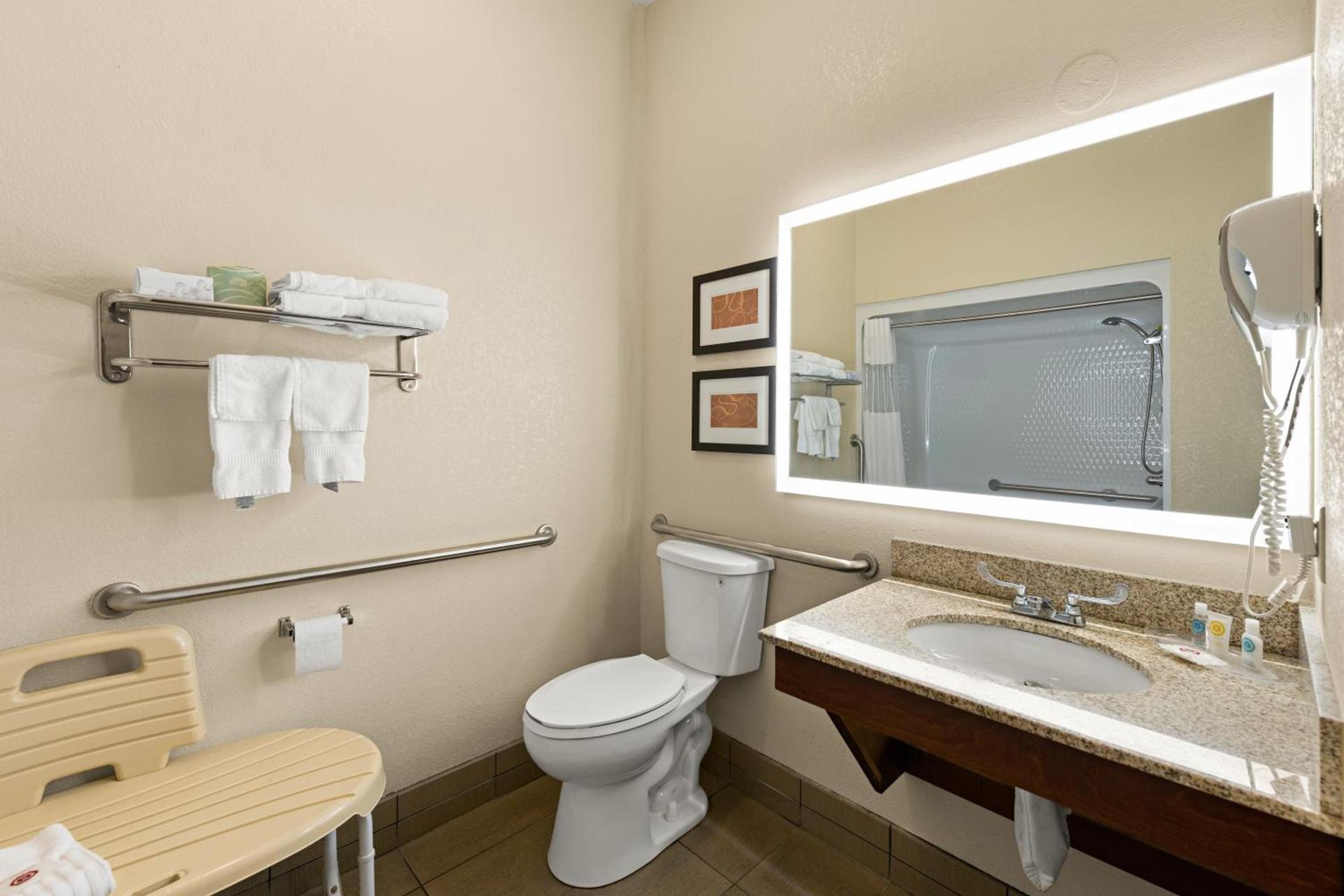 Comfort Suites Kansas City-Liberty photo 16